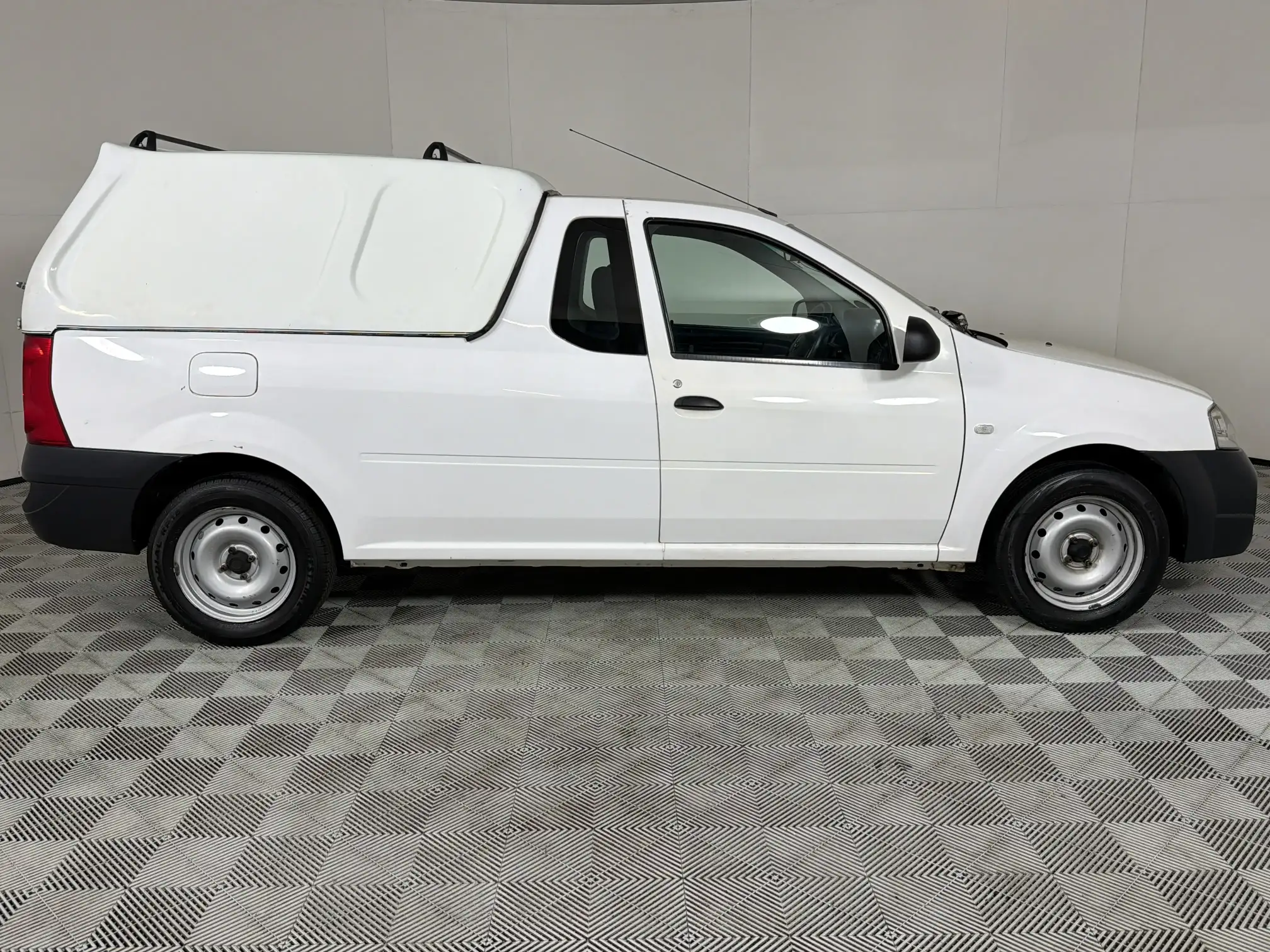 Nissan NP200