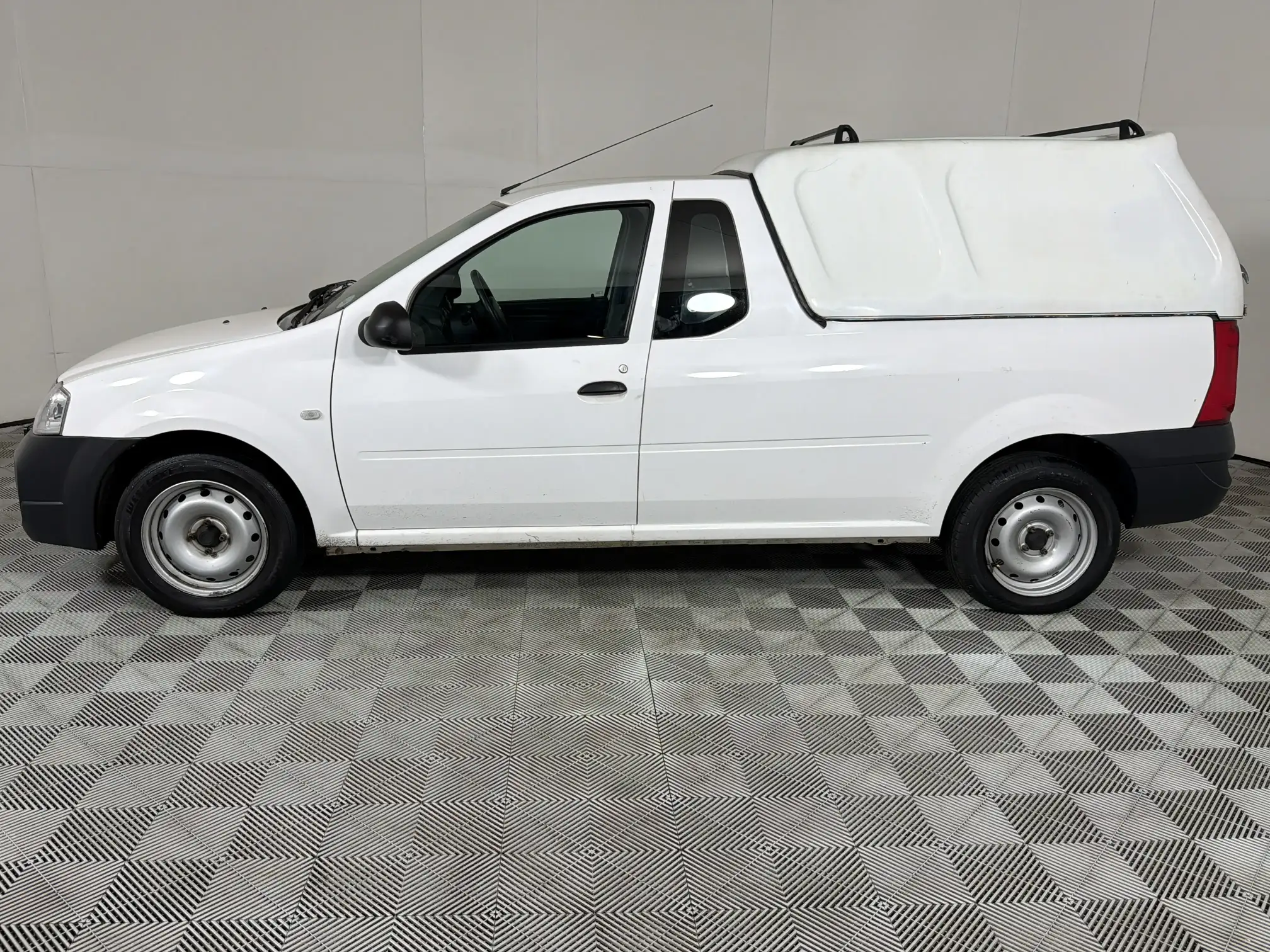 Nissan NP200
