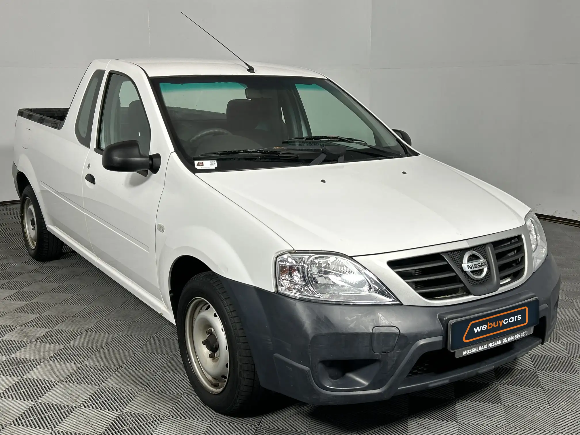 Nissan NP200