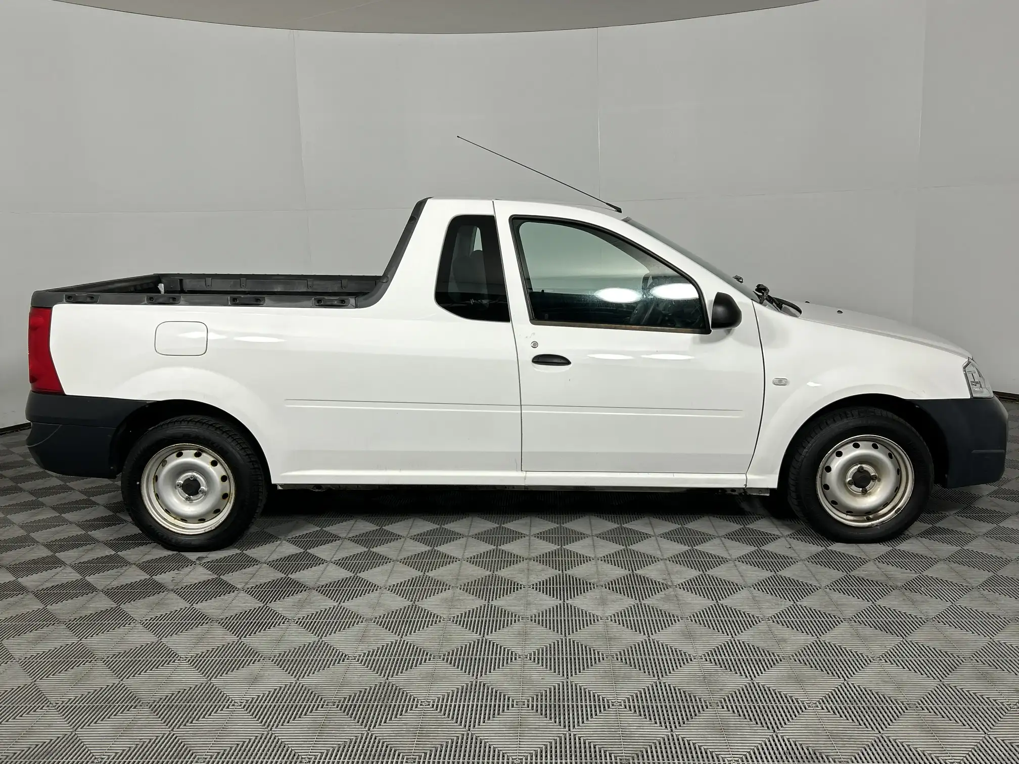 Nissan NP200
