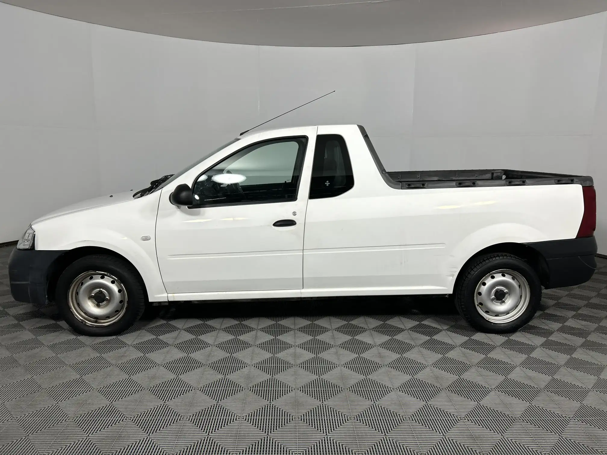 Nissan NP200