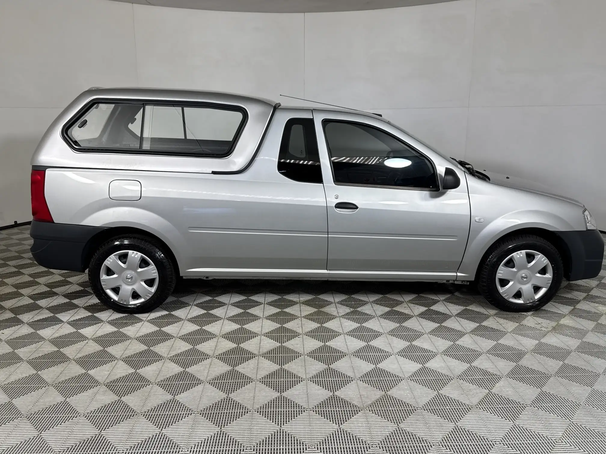 Nissan NP200