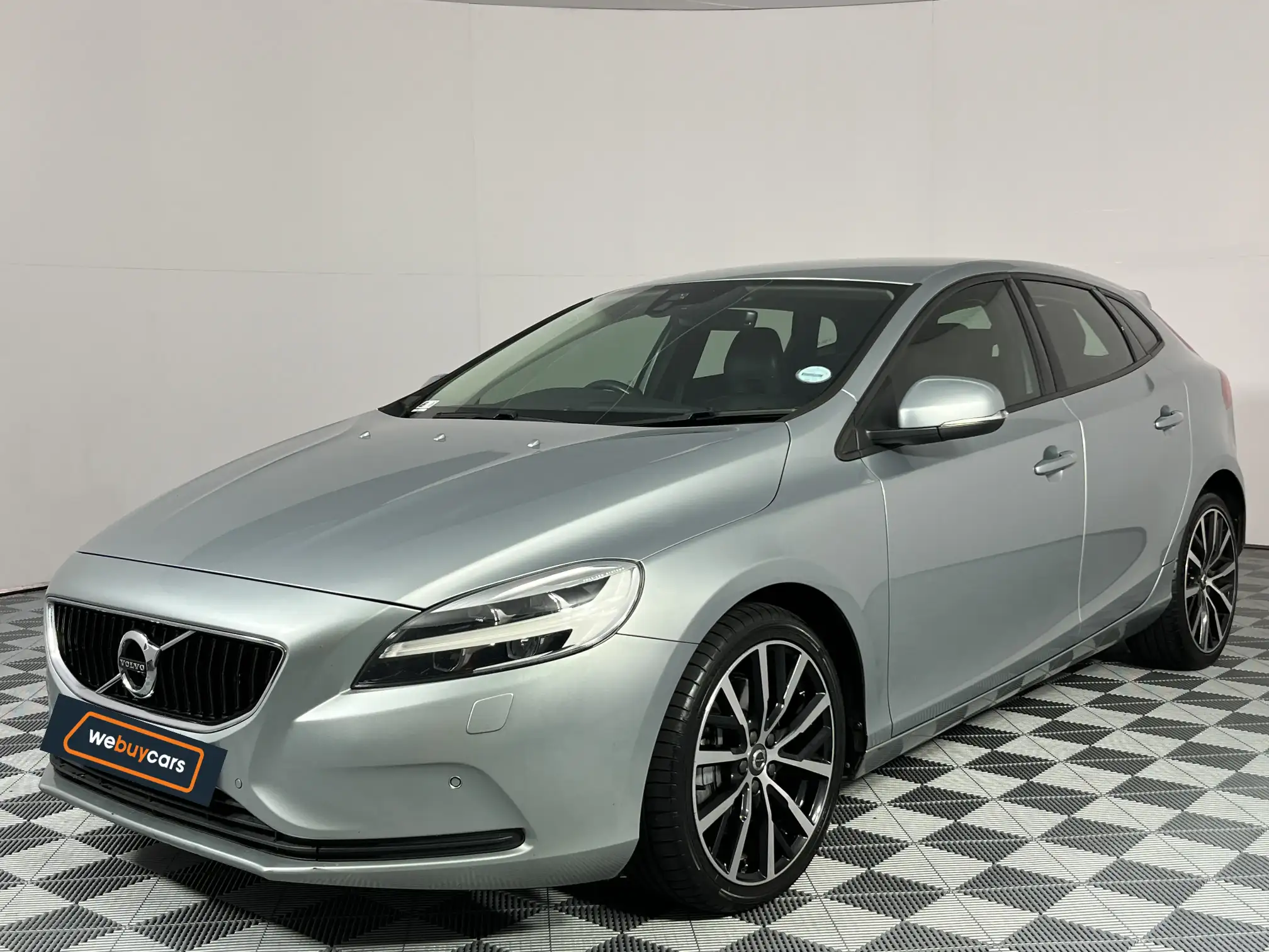 2017 Volvo V40