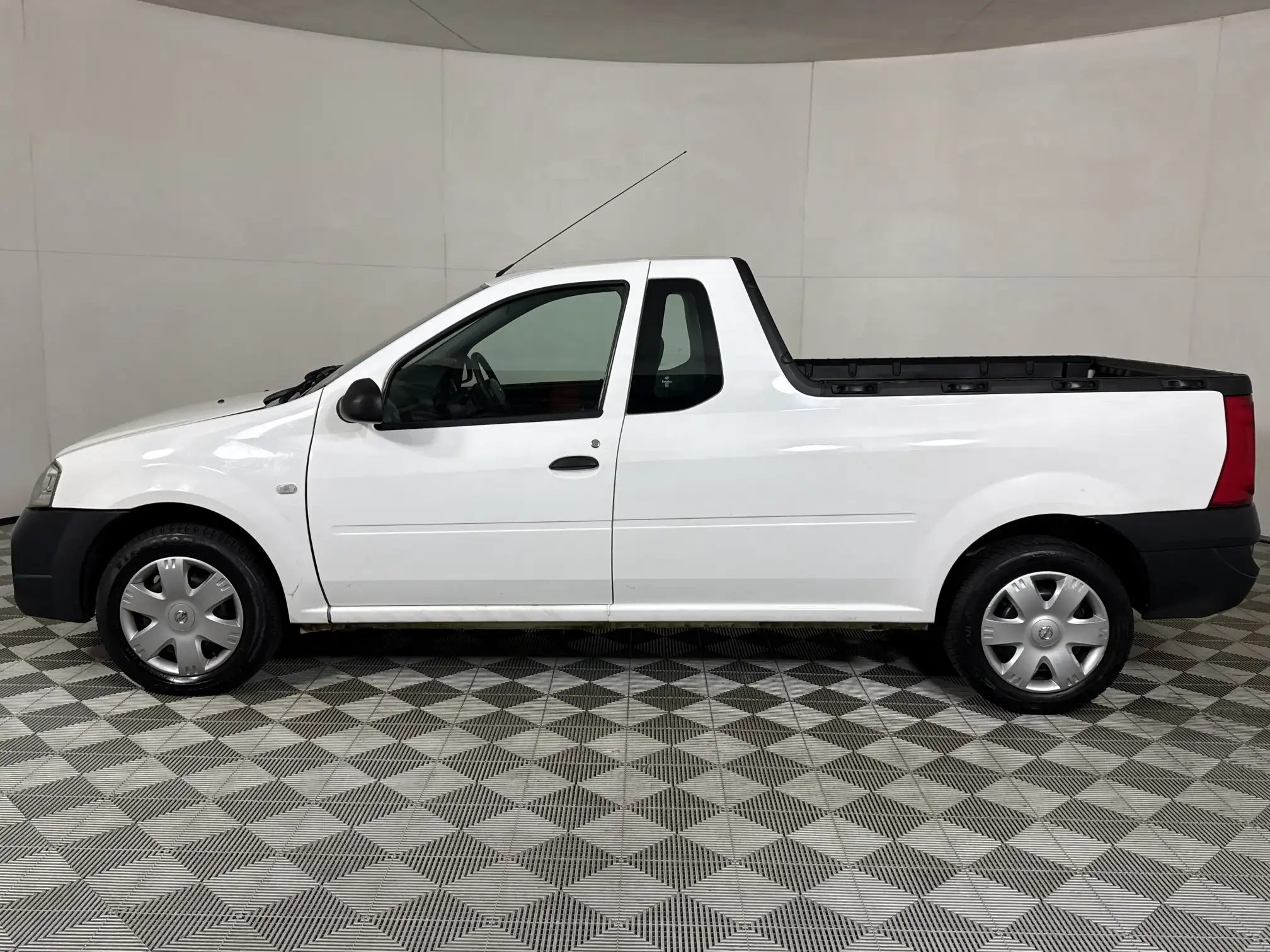 Nissan NP200