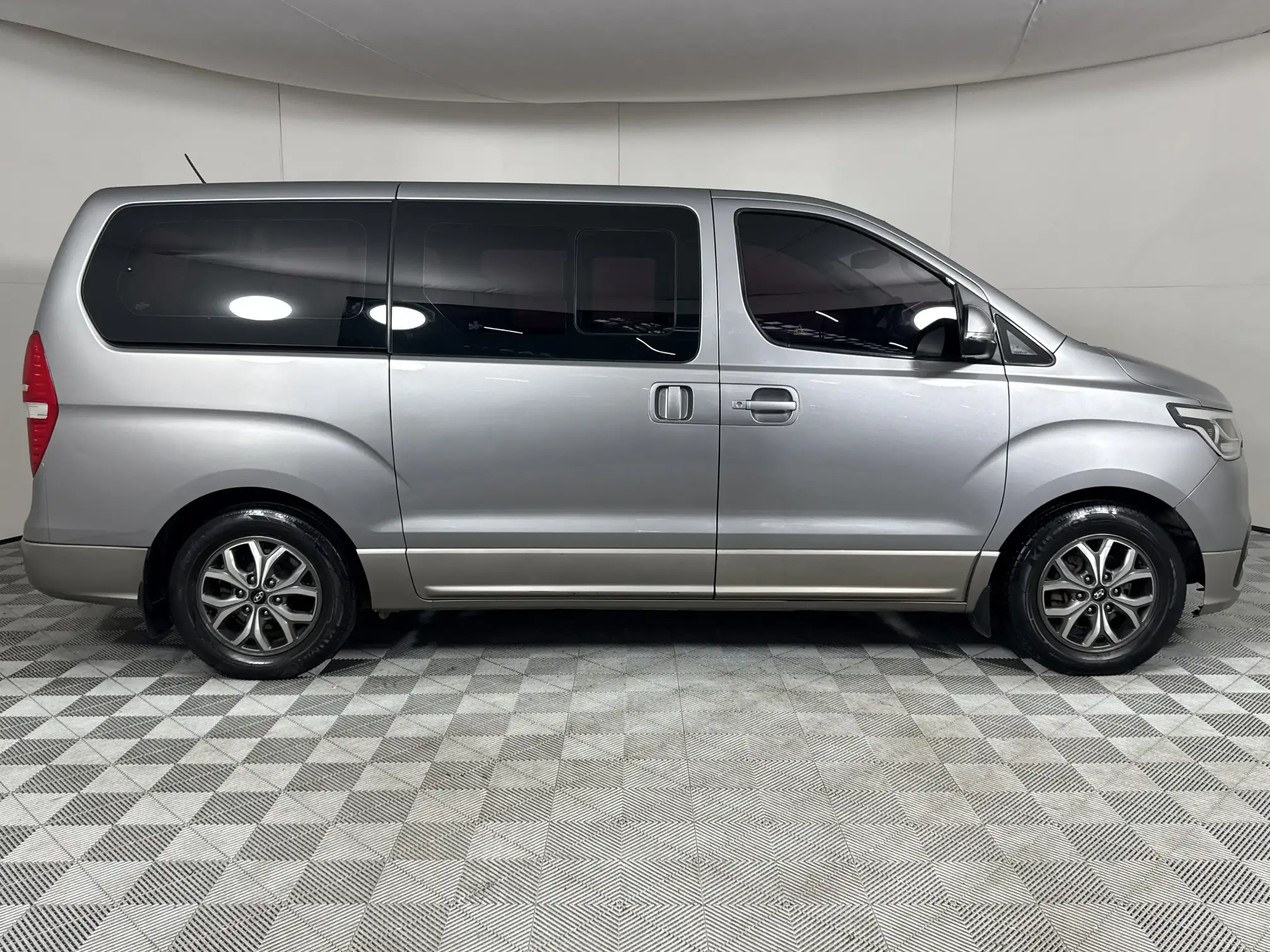 Hyundai H-1