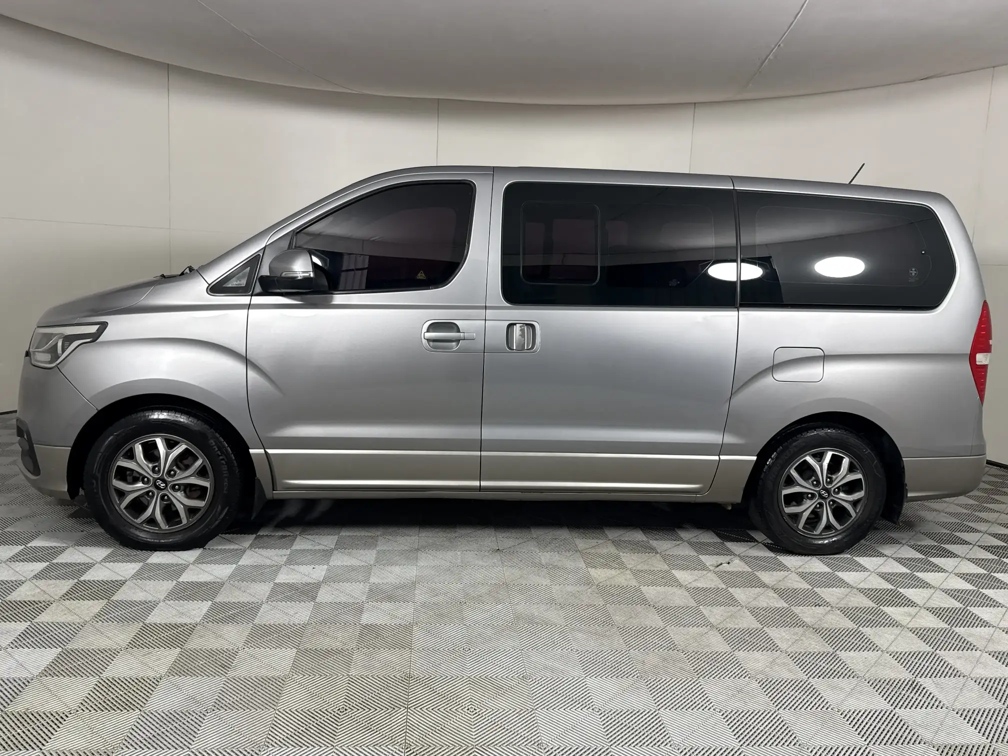 Hyundai H-1