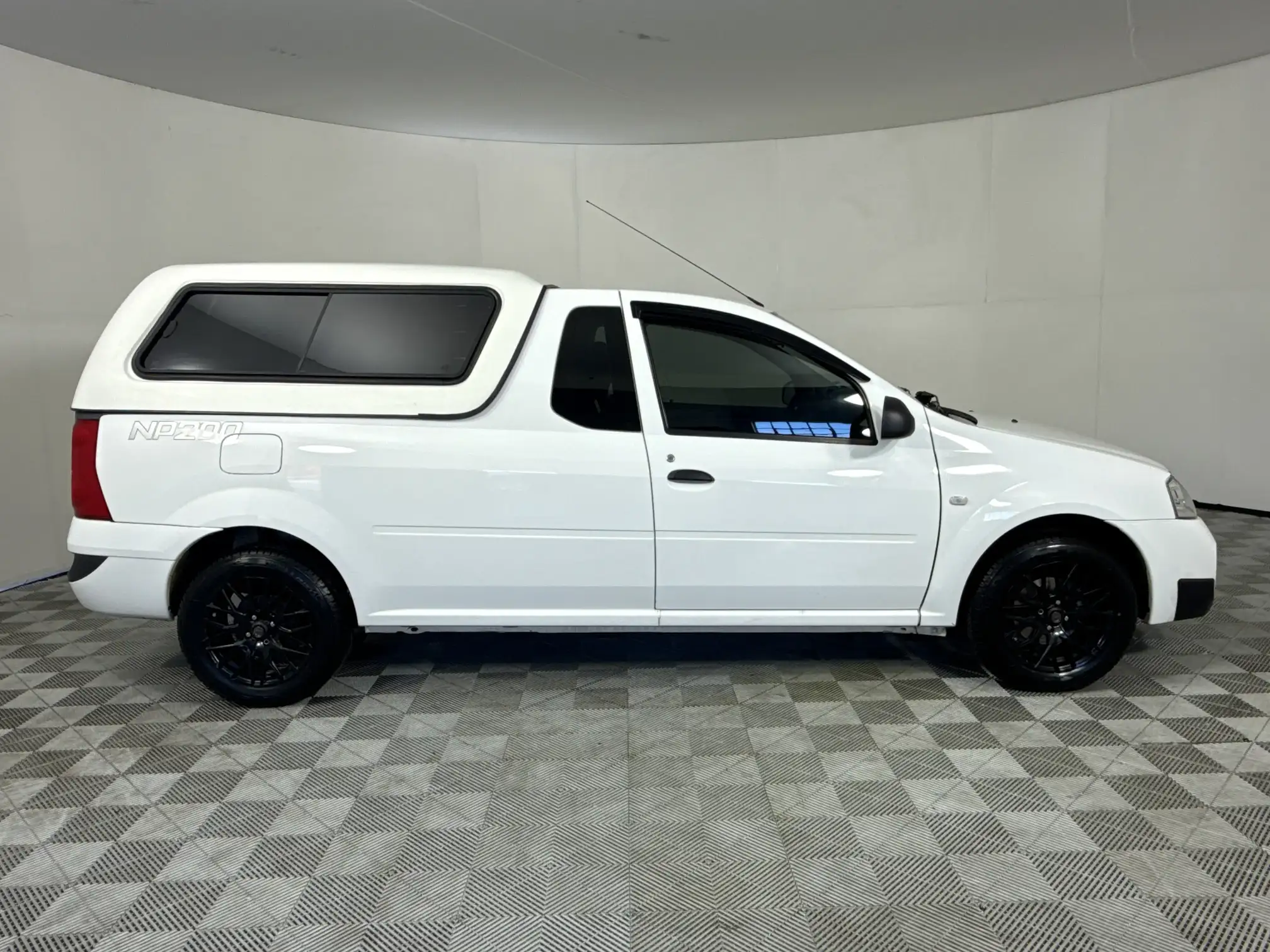 Nissan NP200