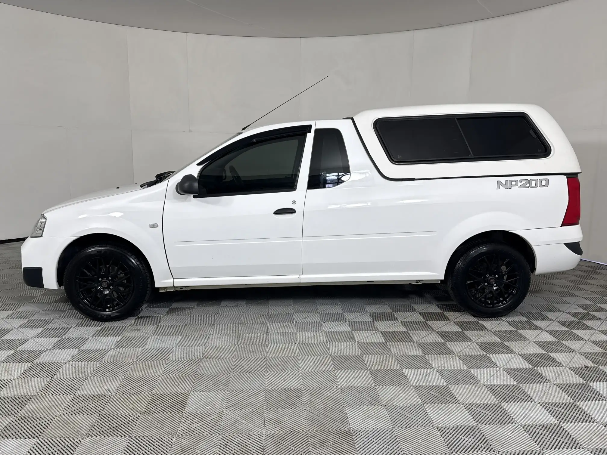 Nissan NP200