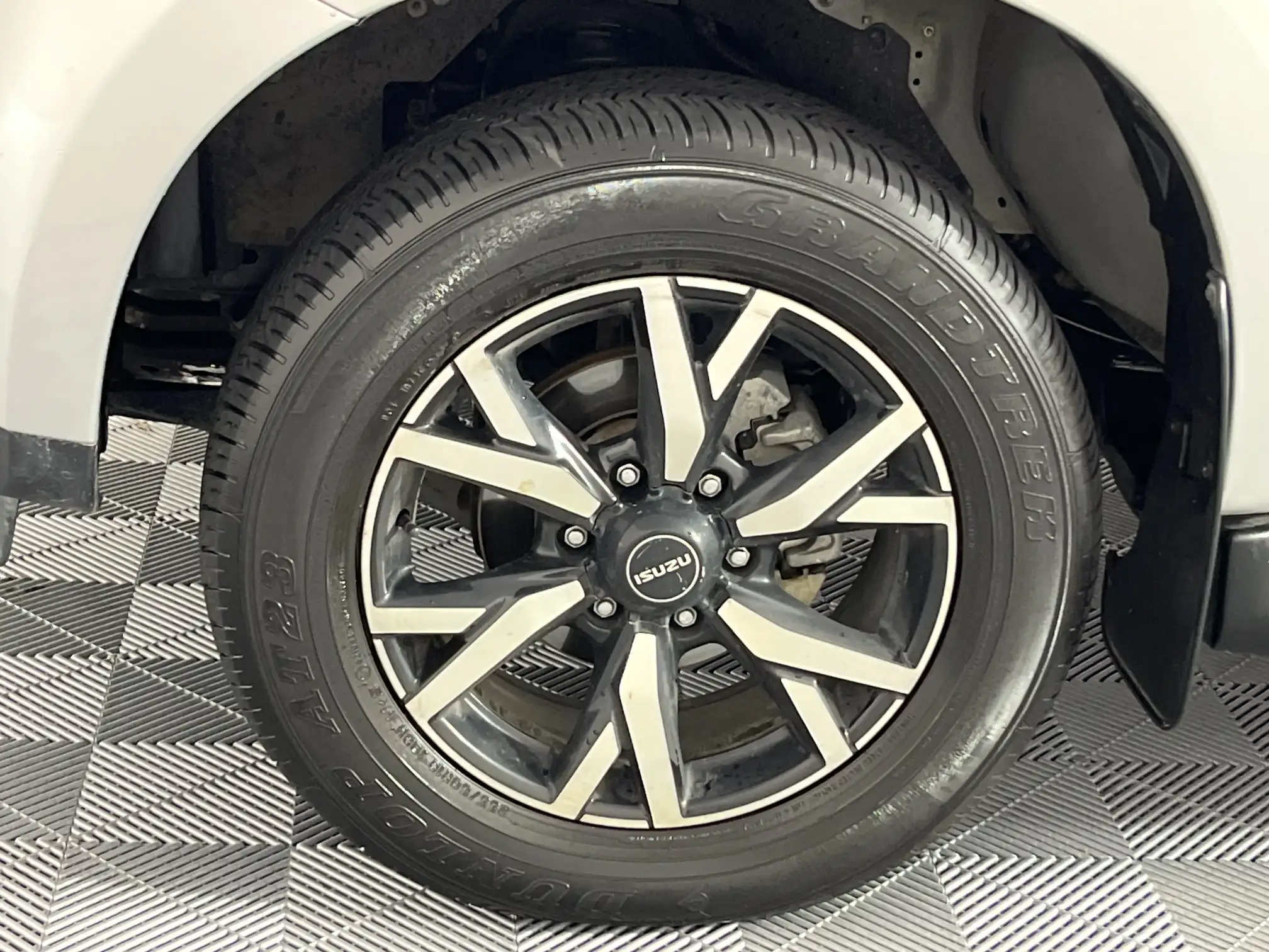 Isuzu MU-X