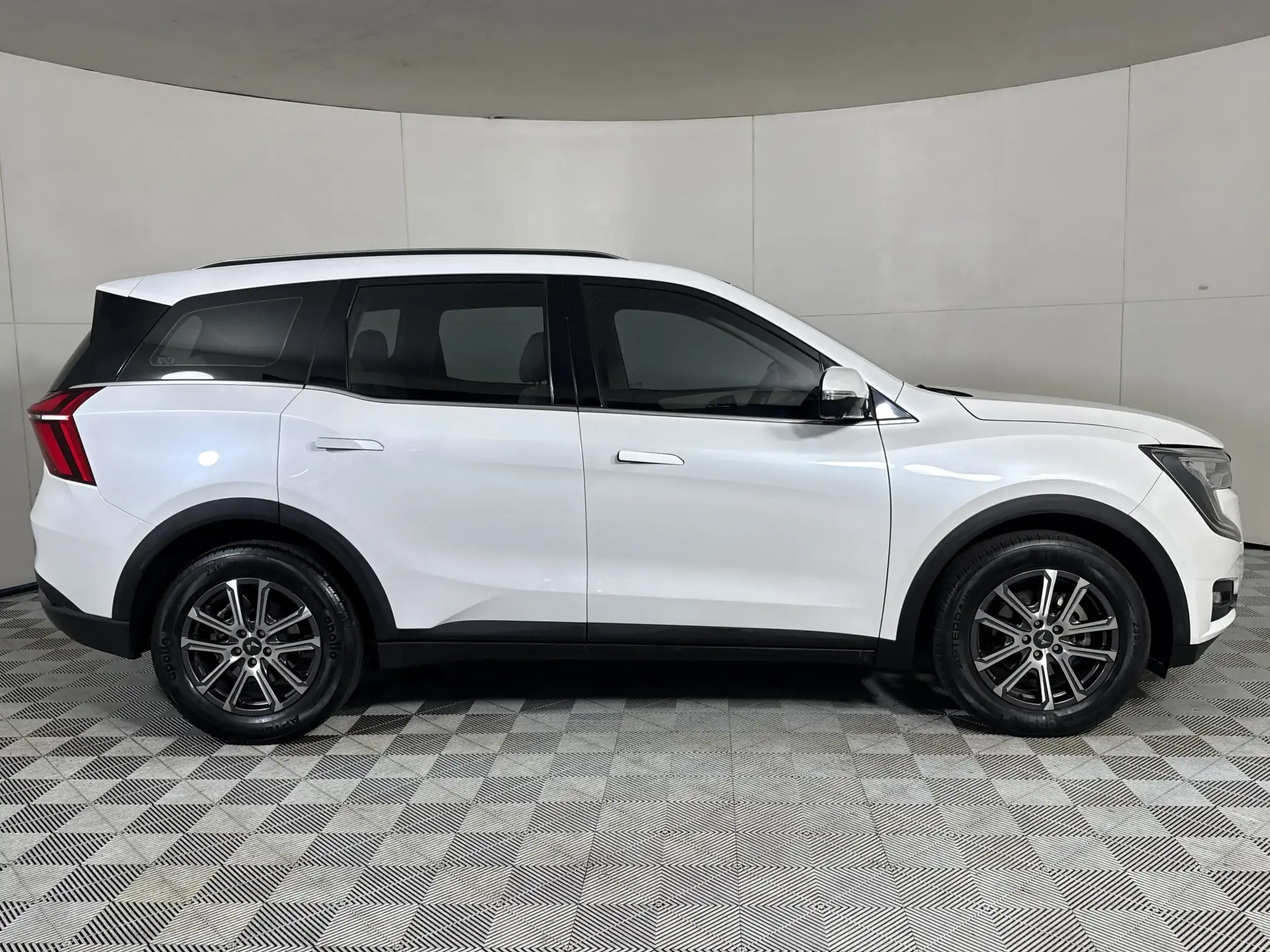 Mahindra XUV 700