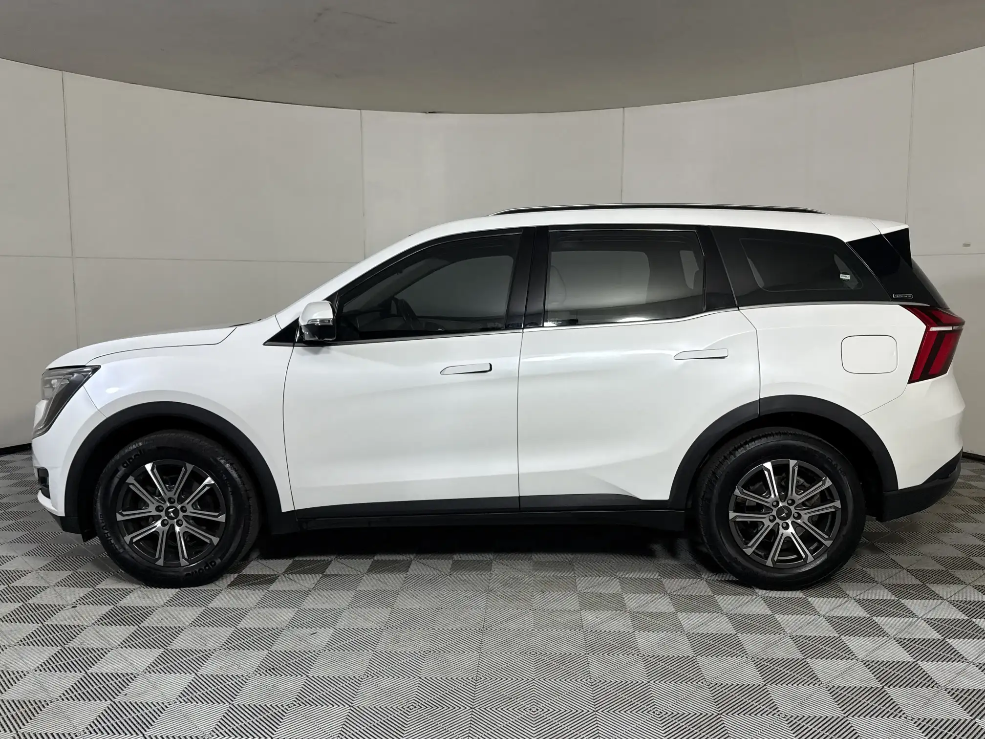 Mahindra XUV 700