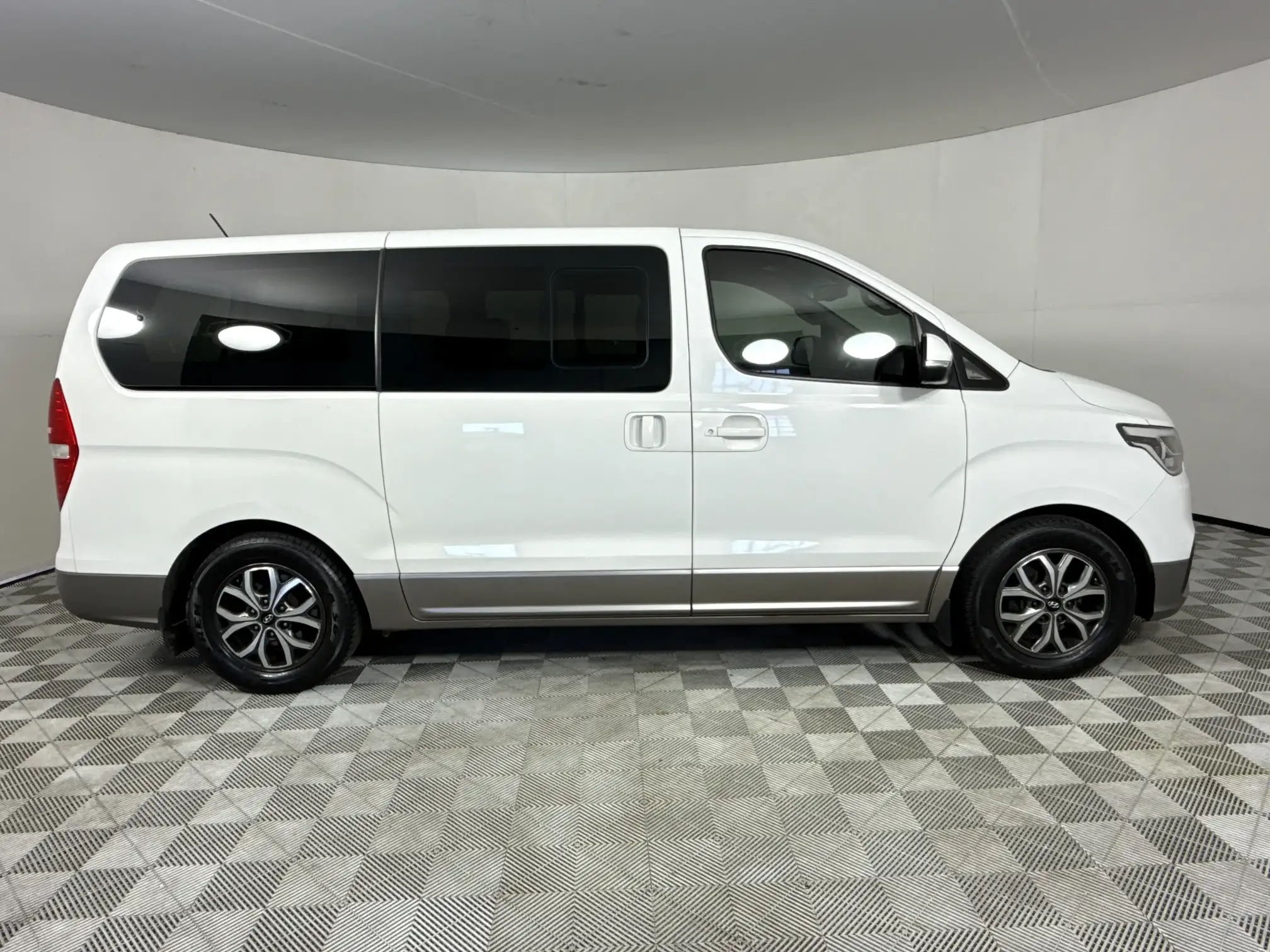 Hyundai H-1