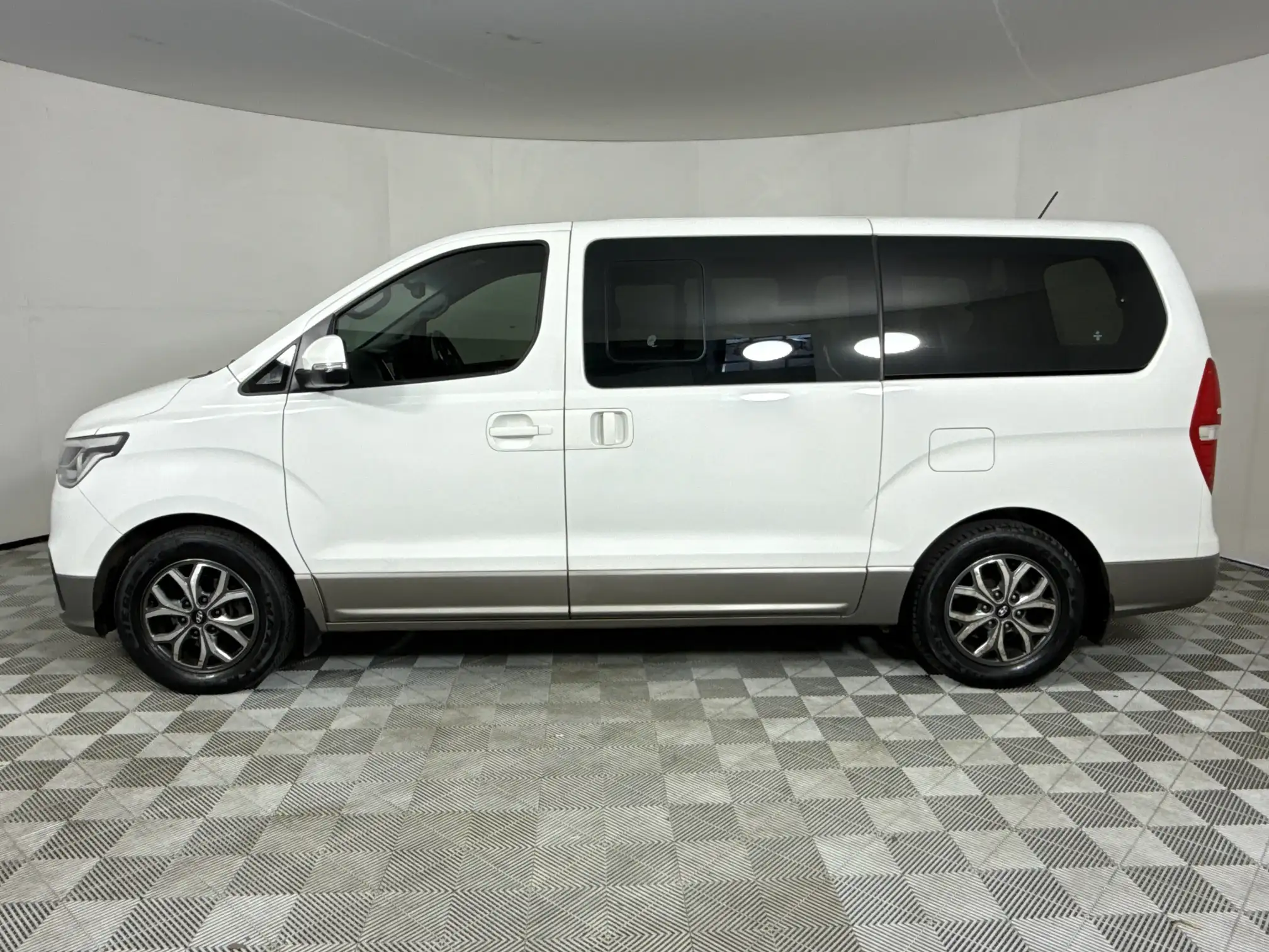 Hyundai H-1