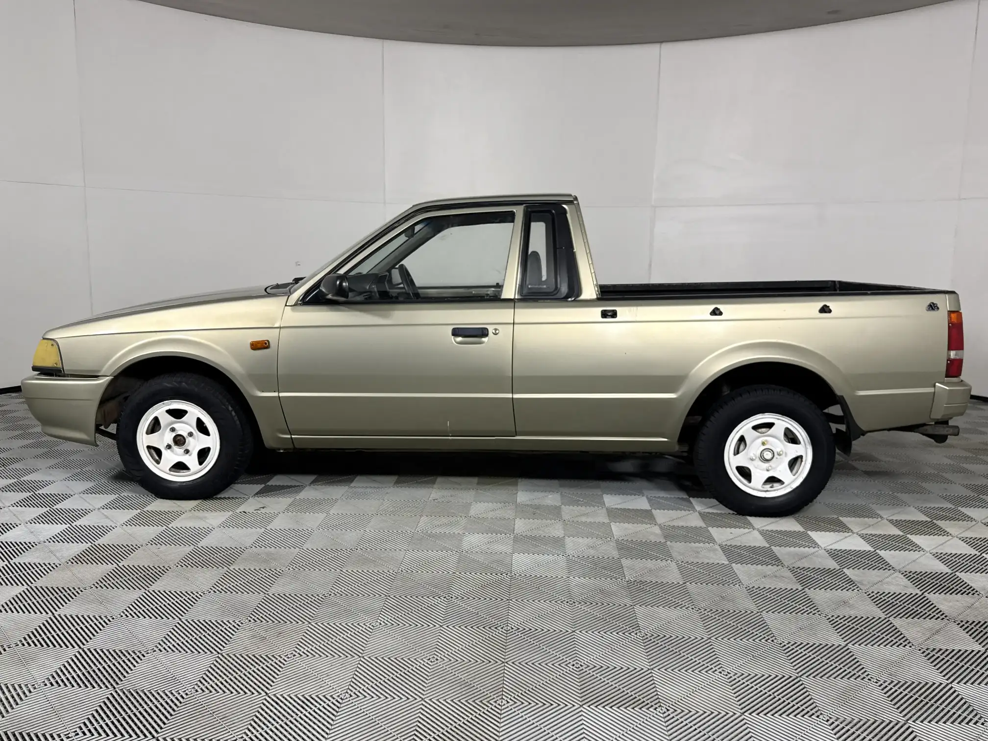 Mazda Rustler