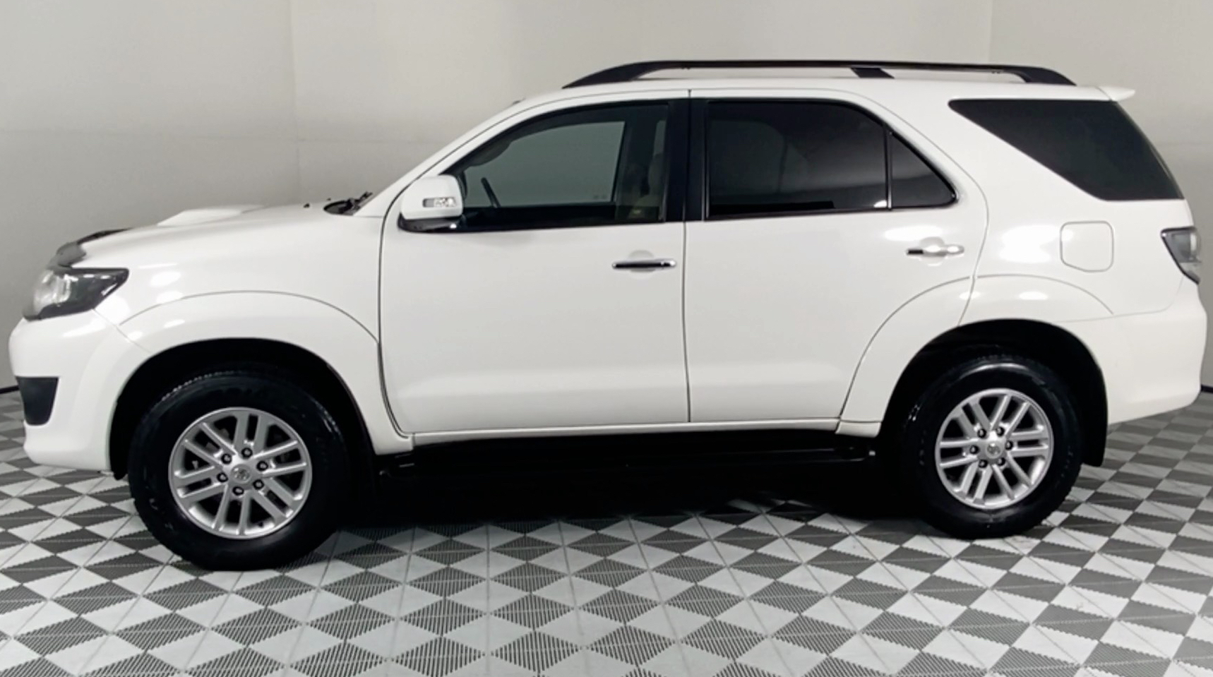 Used 2012 Toyota Fortuner 3.0d-4d 4x4 Auto for sale | WeBuyCars