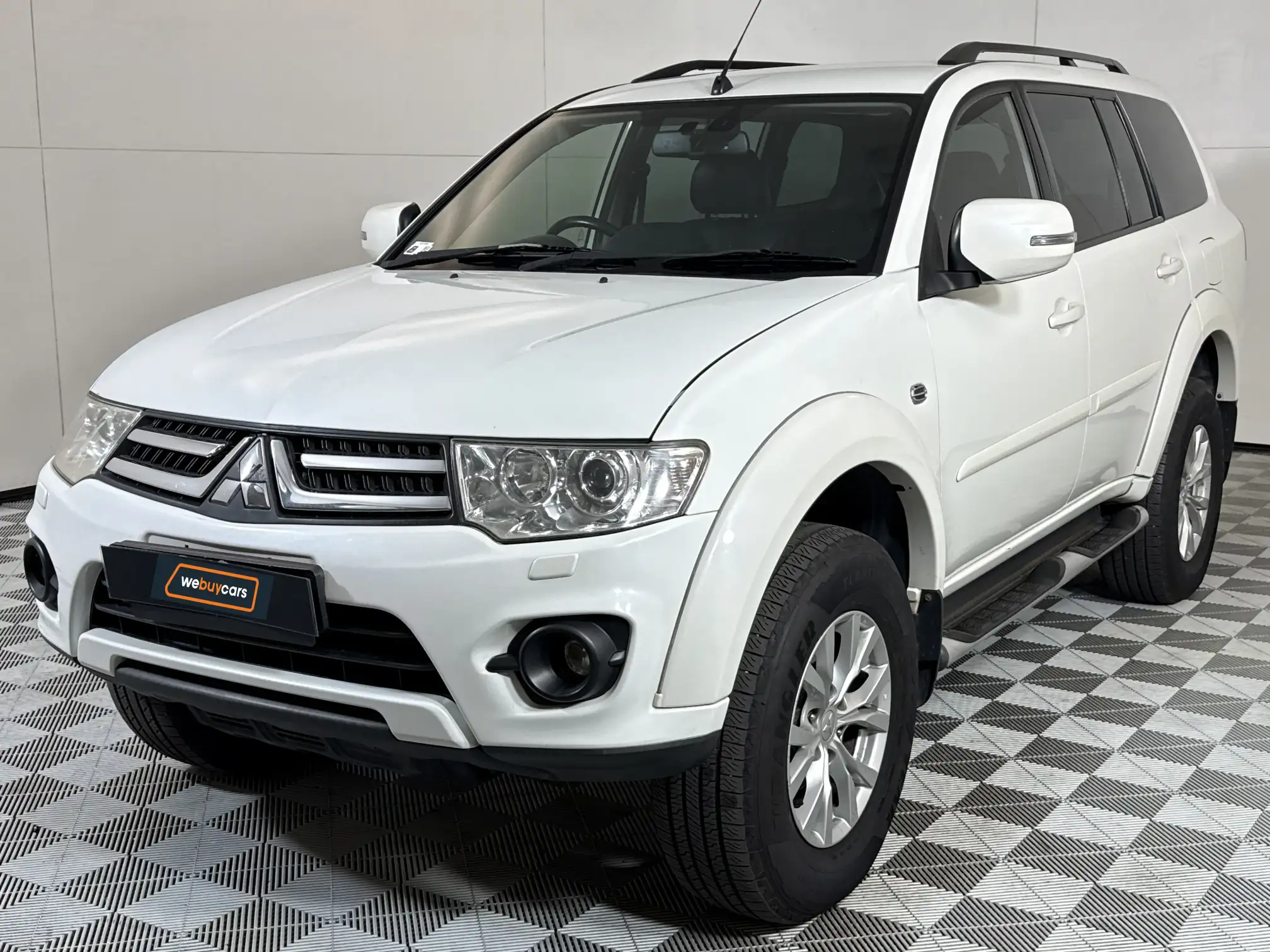 2016 Mitsubishi Pajero