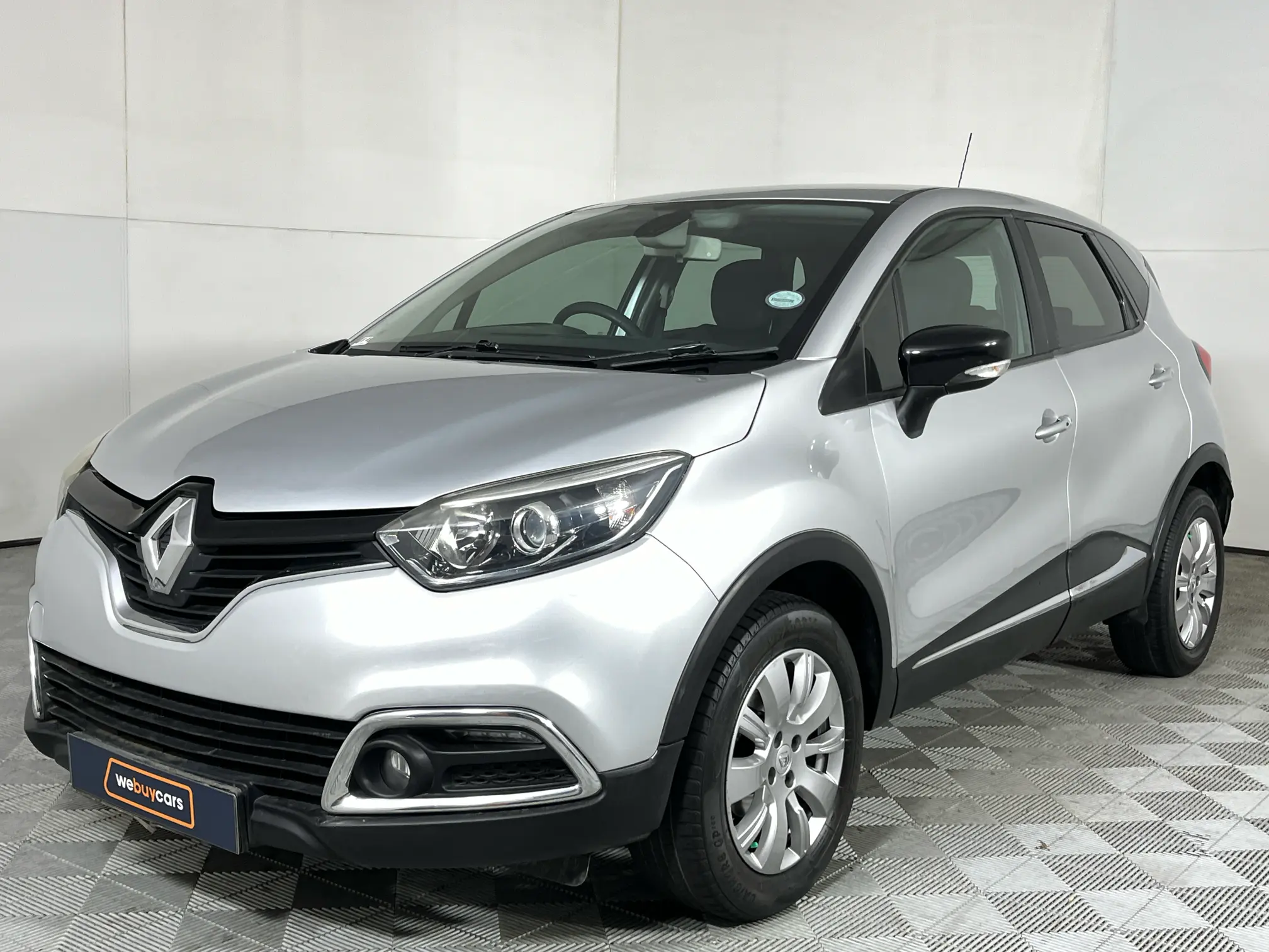 2016 Renault Captur 900t Expression 5-Door (66 KW)