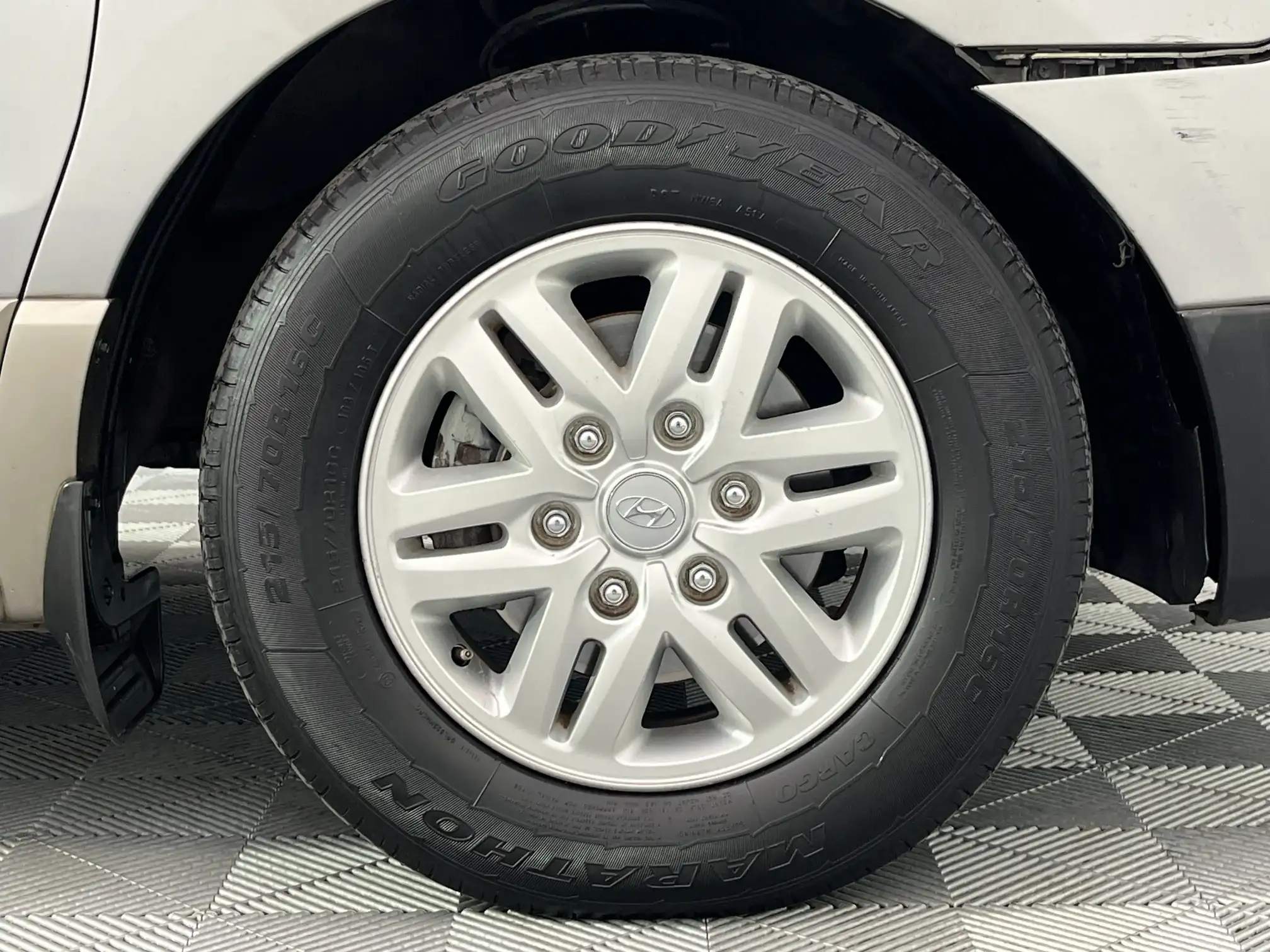 Hyundai H-1