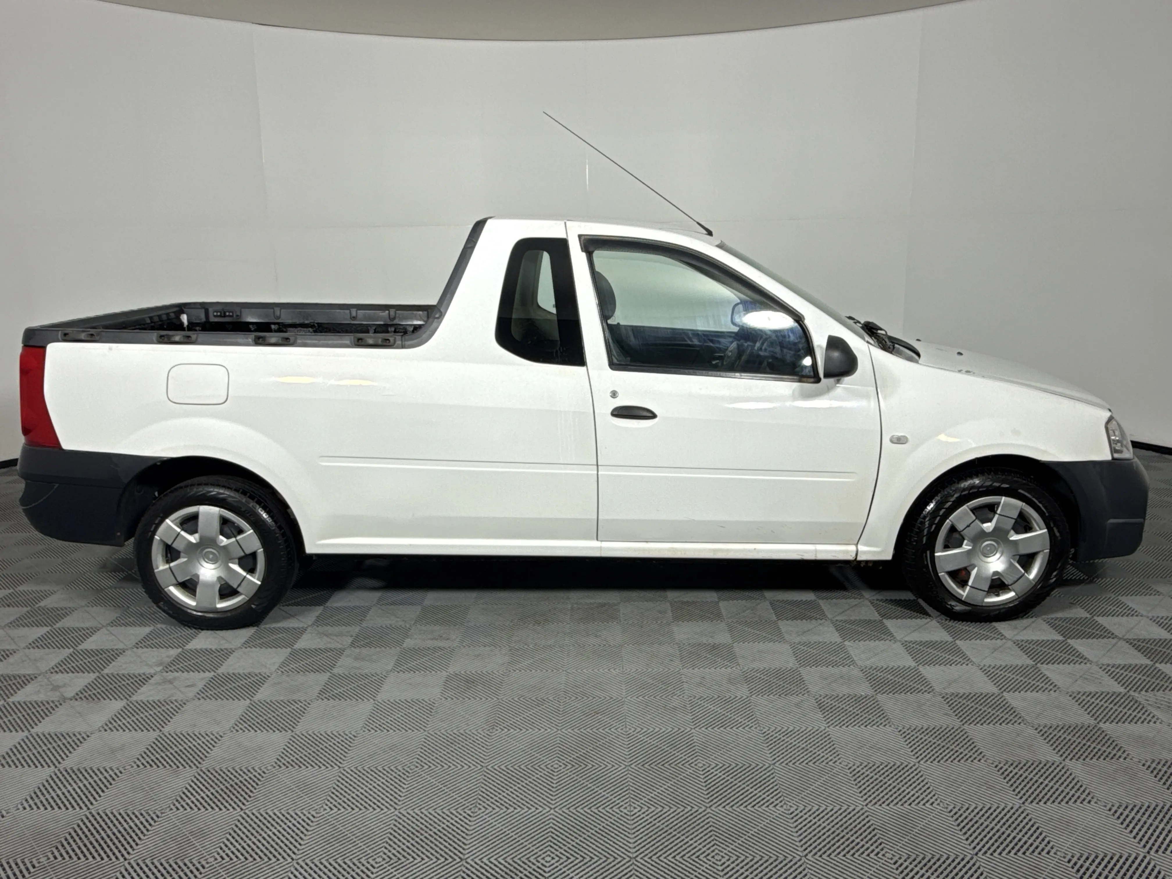 2015 Nissan NP200 1.6 A/C Safety Pack Pick Up Single Cab, photo 4