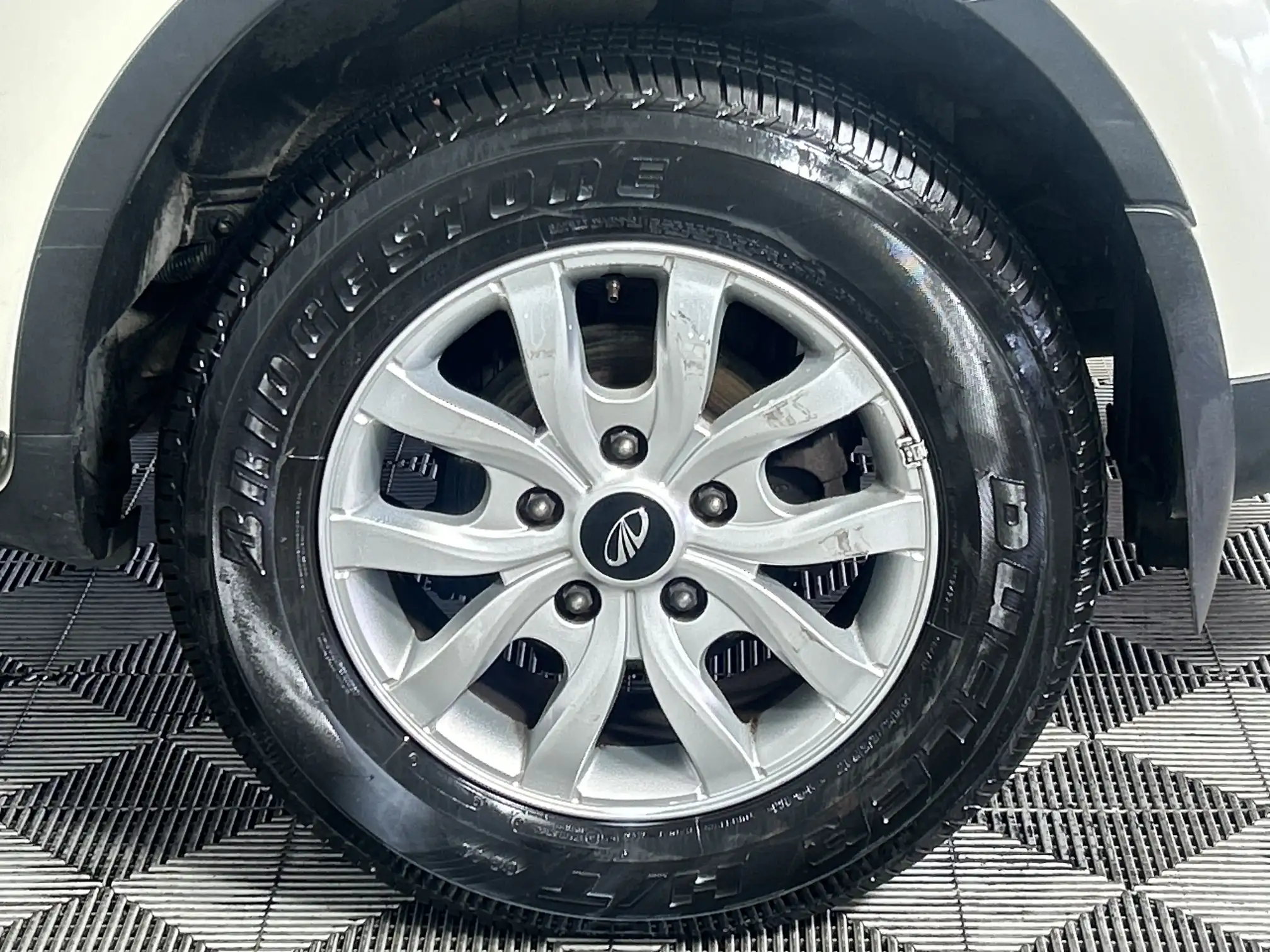 Mahindra XUV