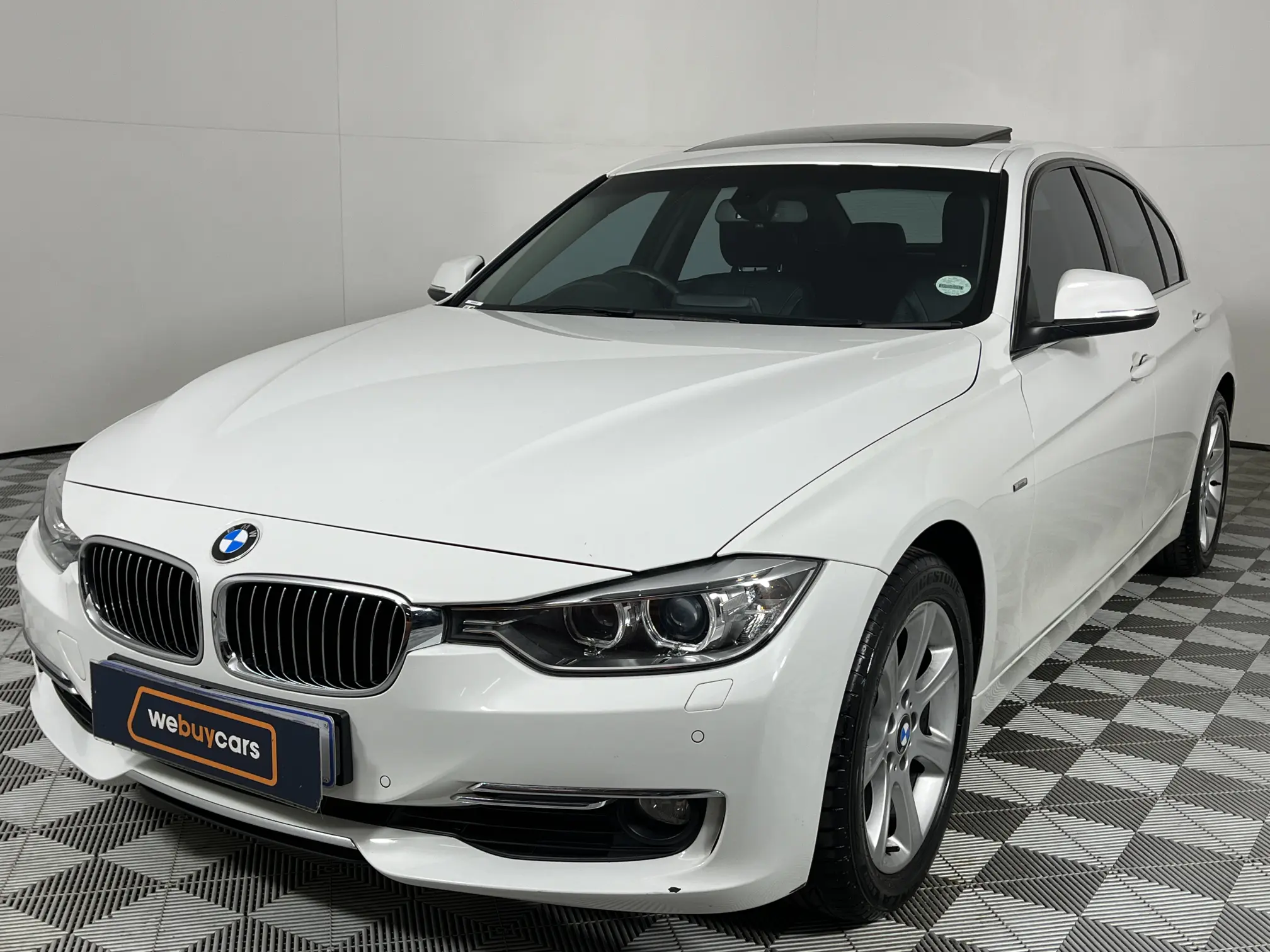 2015 BMW 3 Series 320i Luxury Line (F30)