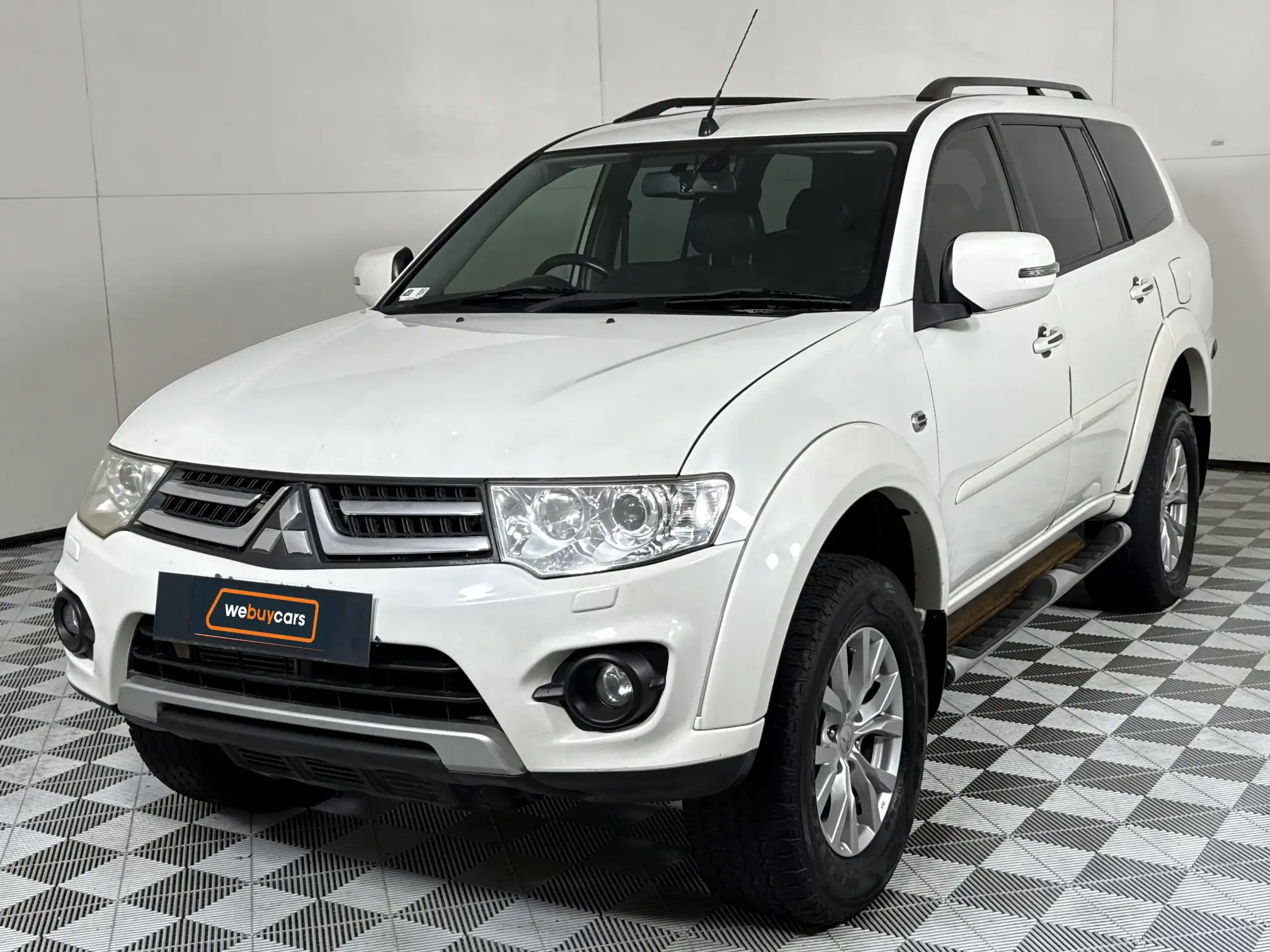 2014 Mitsubishi Pajero