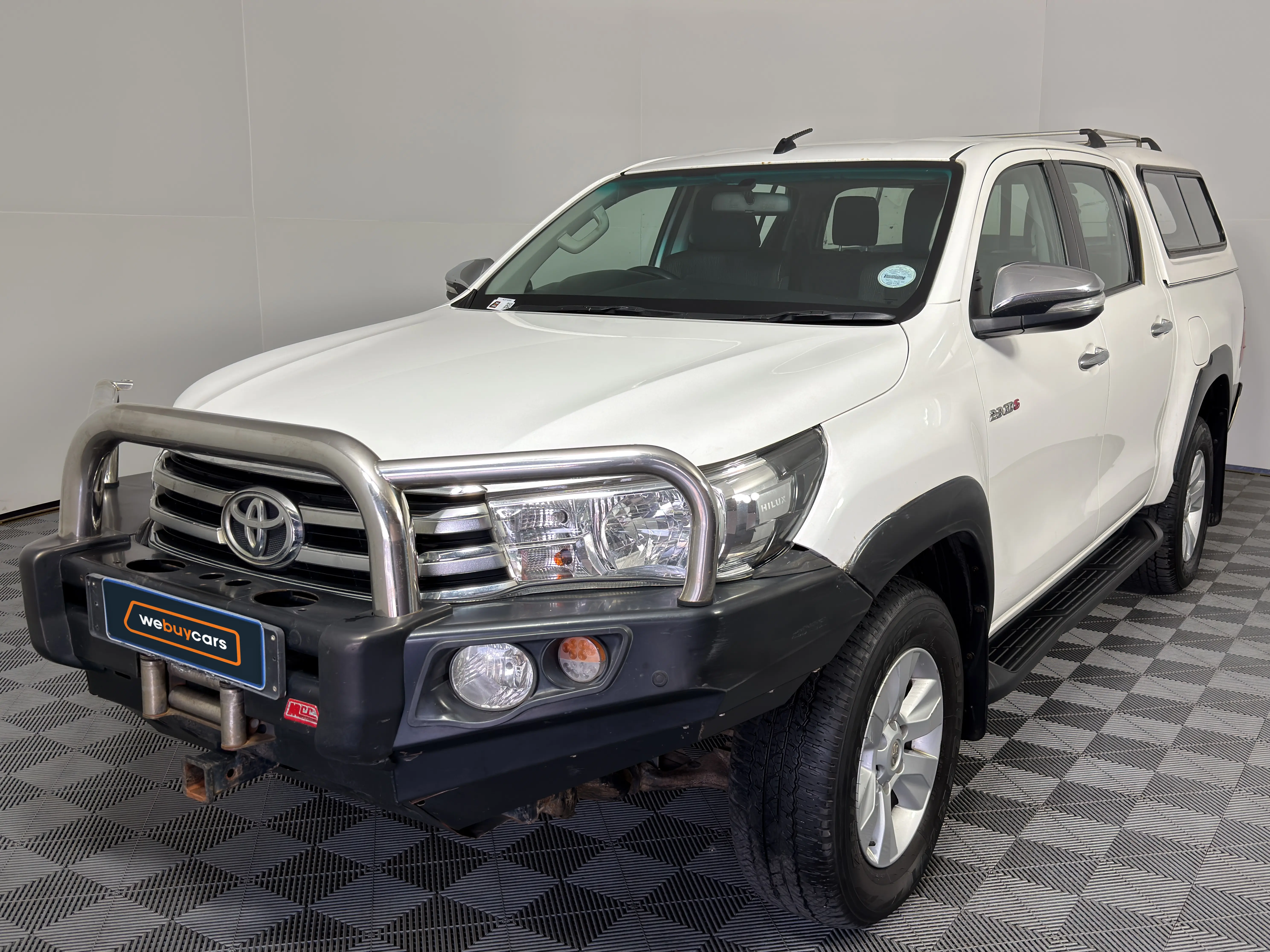 2016 Toyota Hilux 2.8 Gd-6 Raider 4x4 Auto Pick Up Double Cab