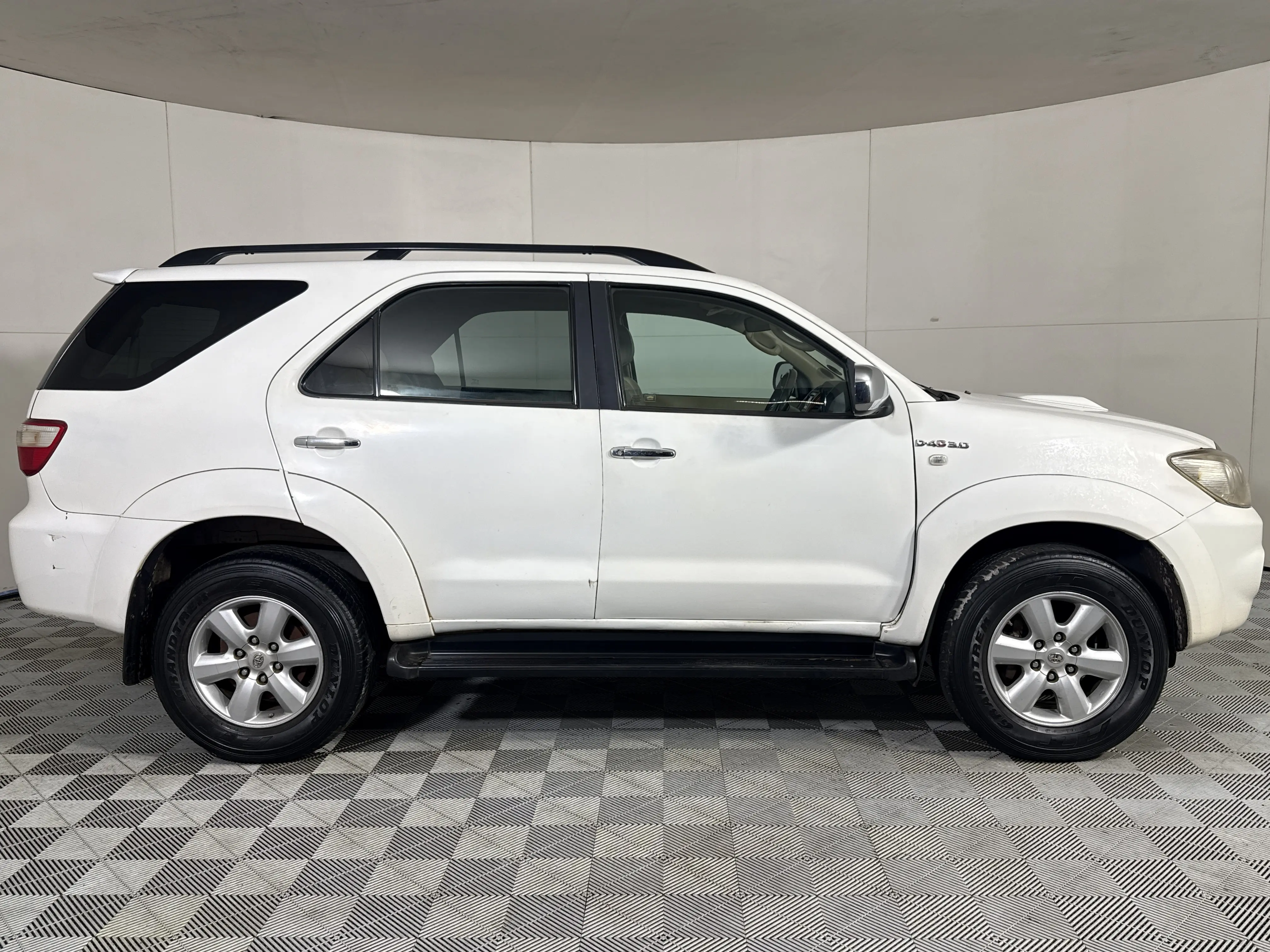 2011 Toyota Fortuner 3.0d-4d R/B Auto, photo 4