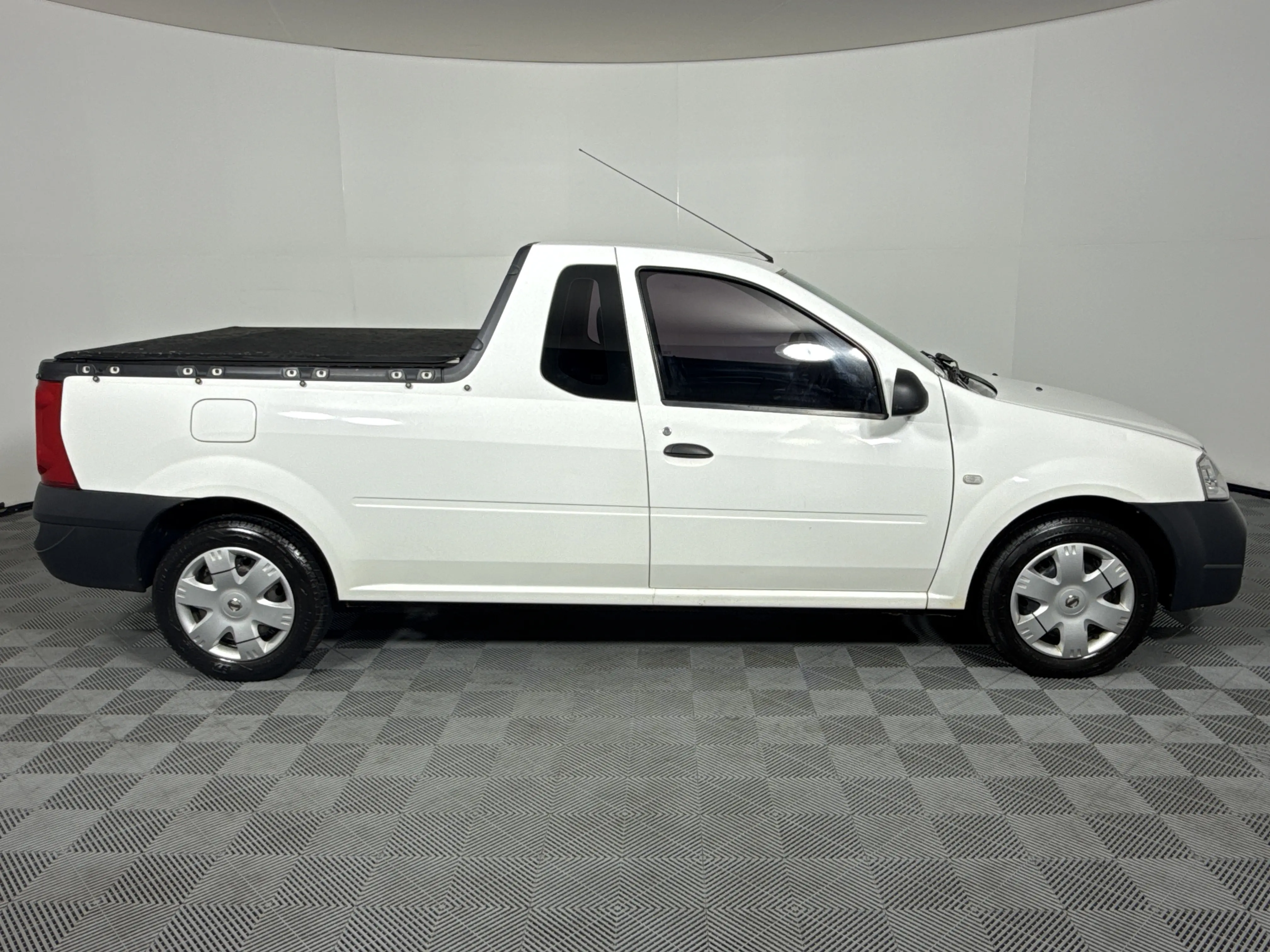 2022 Nissan NP200 1.6 A/C Safety Pack Pick Up Single Cab, photo 4