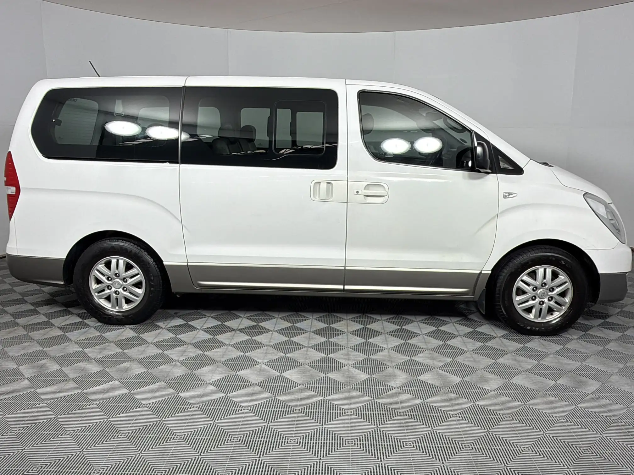 Hyundai H-1