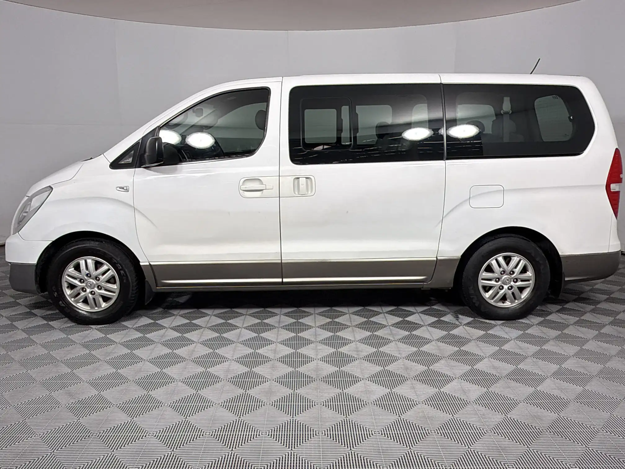 Hyundai H-1