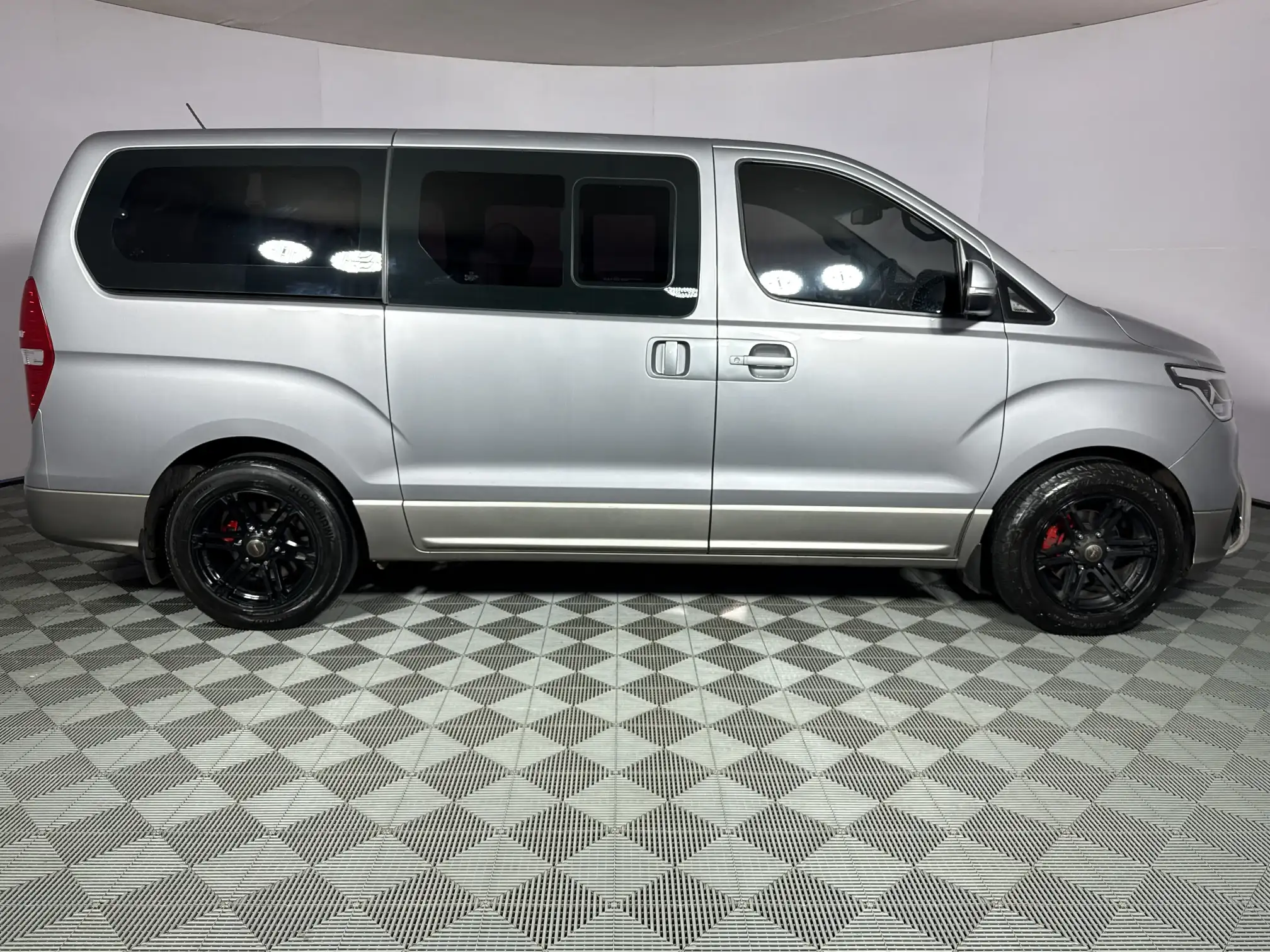 Hyundai H-1