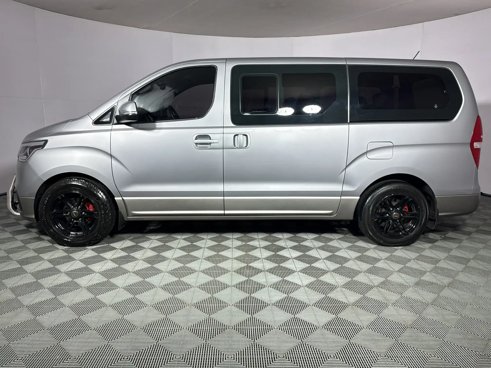 Hyundai H-1