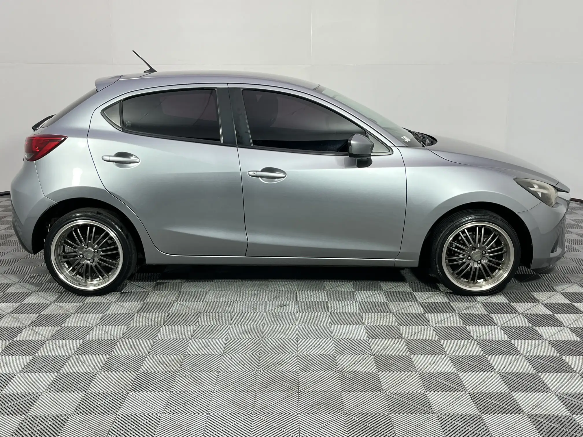 Mazda Mazda 2