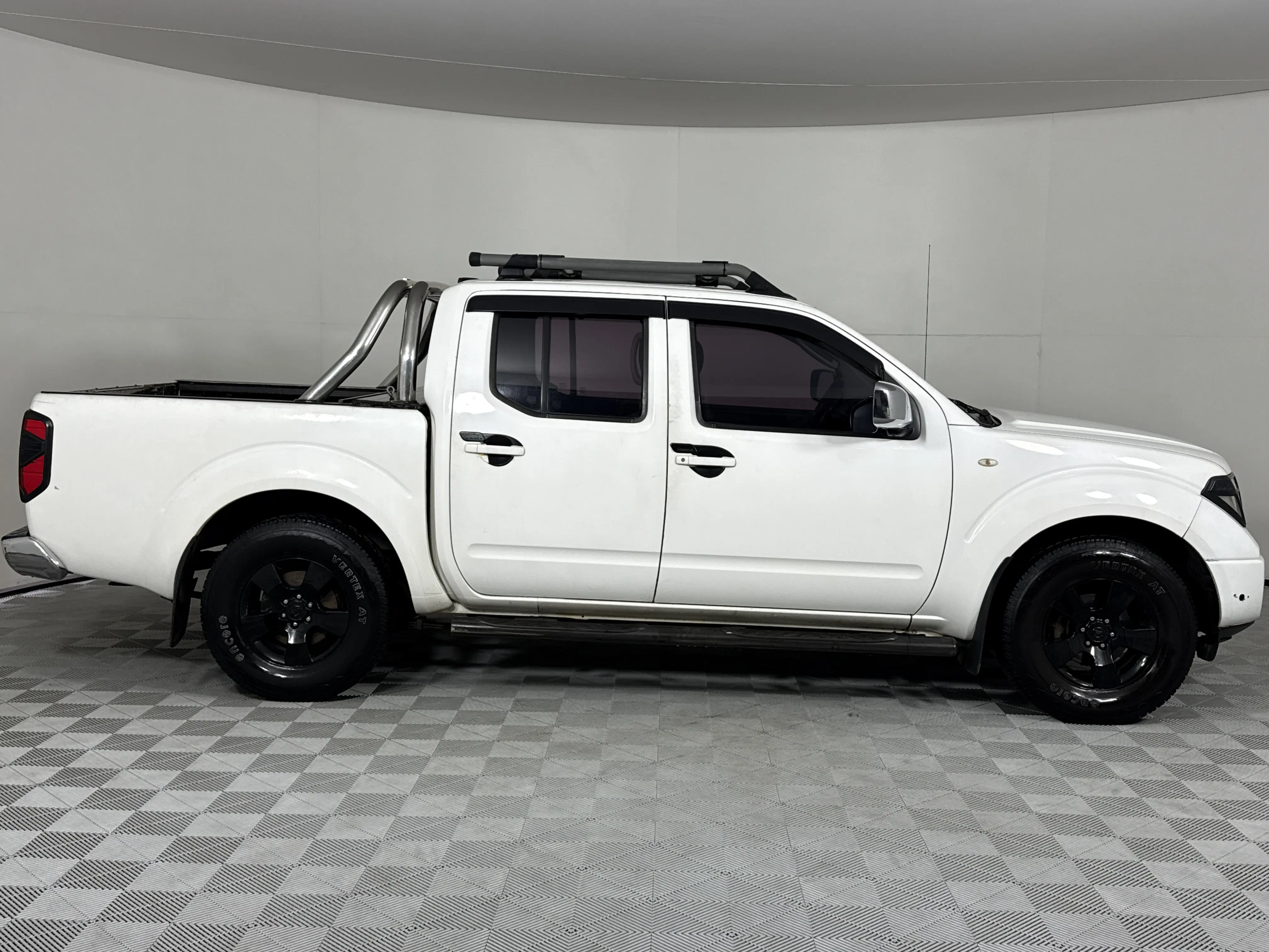 2014 Nissan Navara 2.5 DCI LE Pick Up Double Cab, photo 4