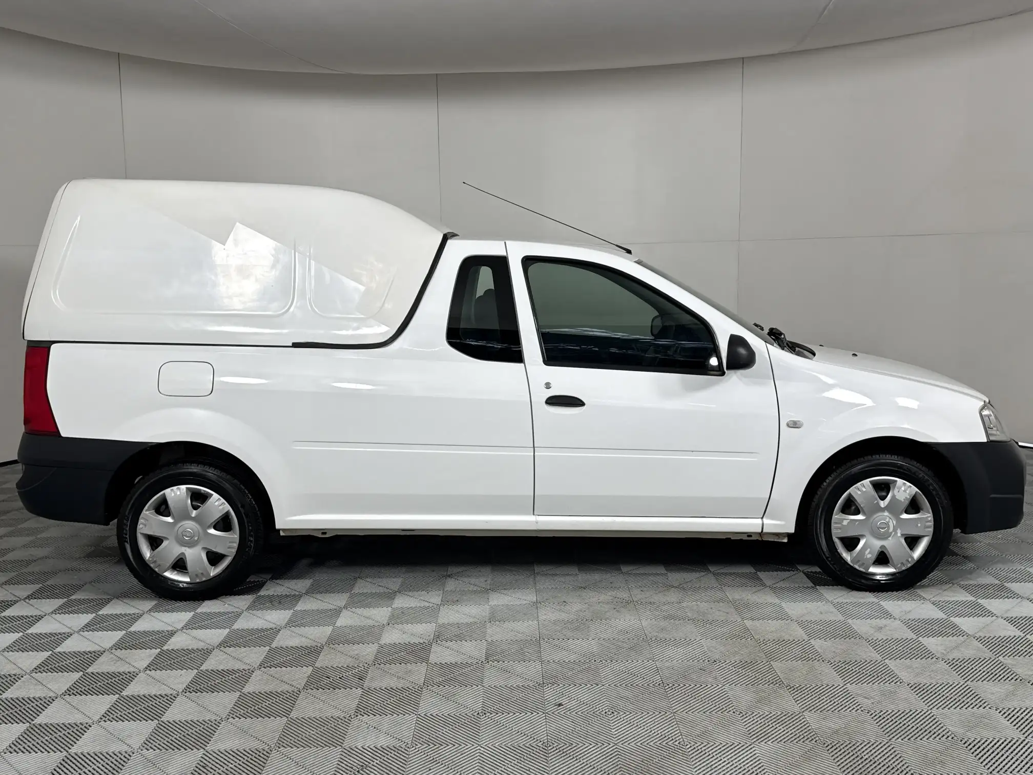 Nissan NP200