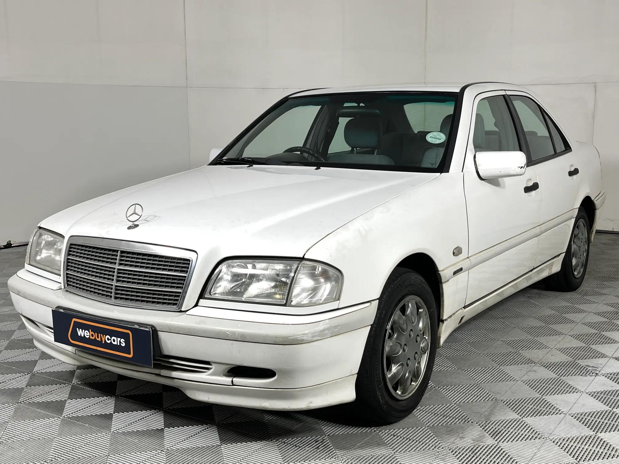 Mercedes Benz C 200 Classic Auto for sale - R 25 900