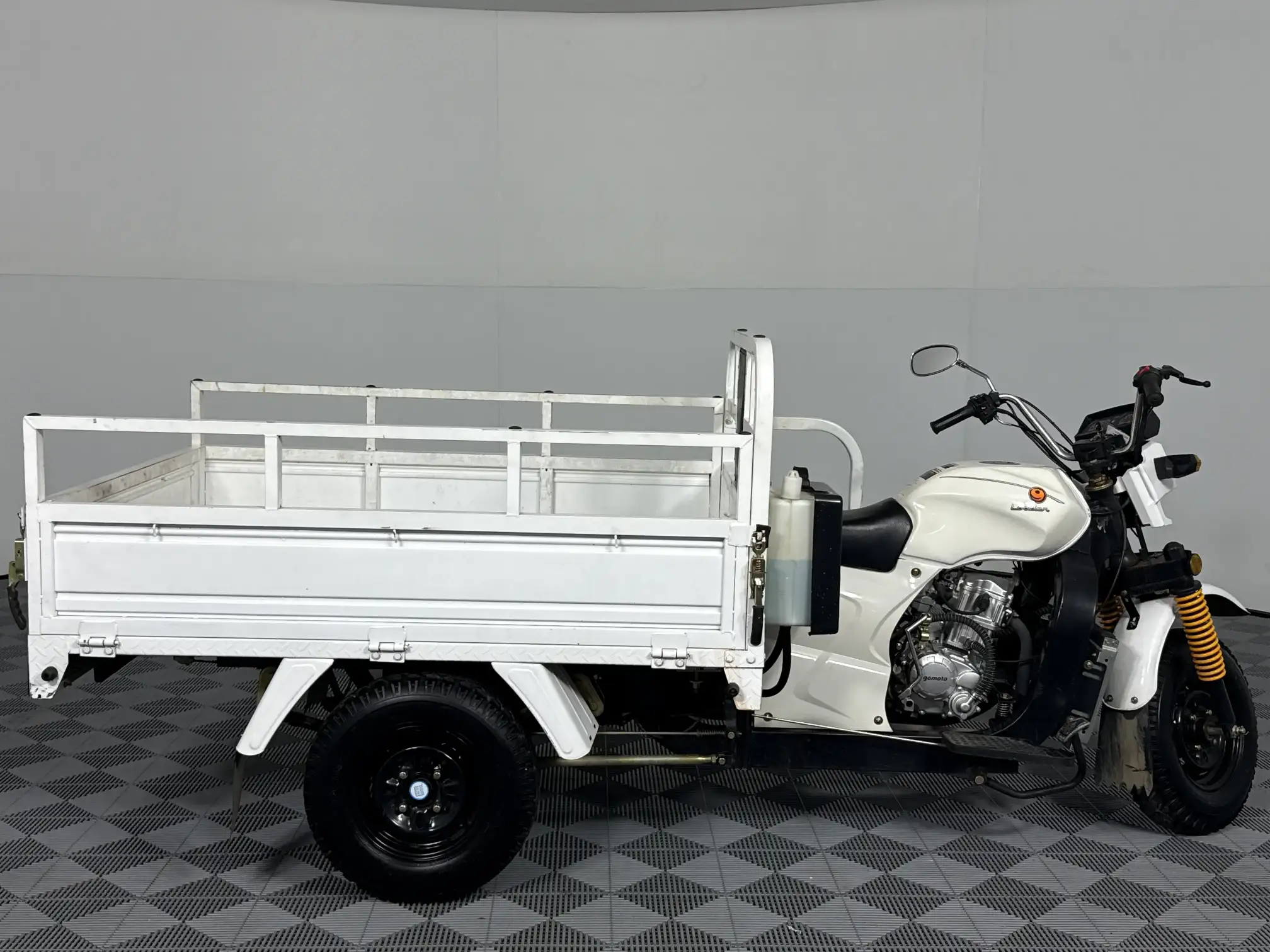 2025 Gomoto Loader