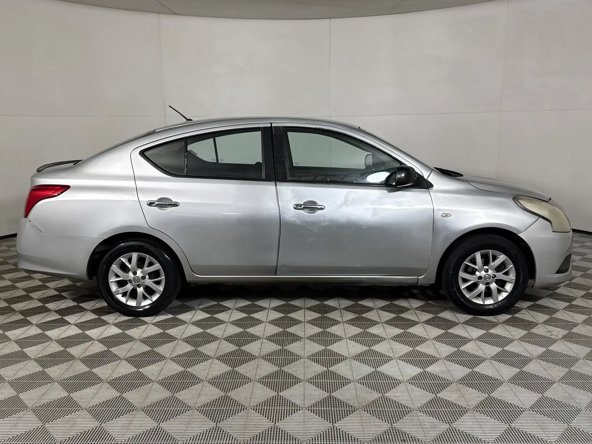 Nissan Almera