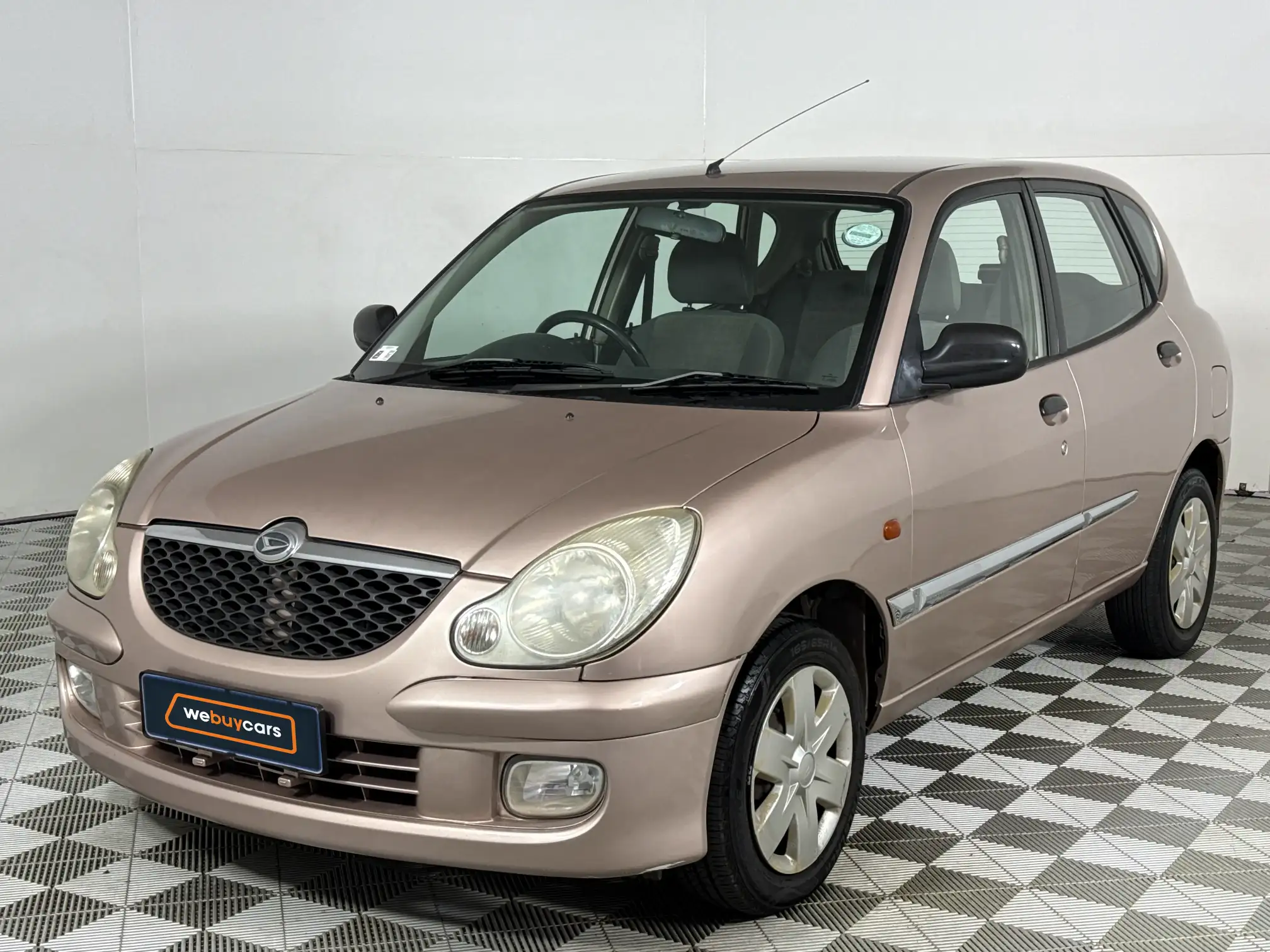 2005 Daihatsu Sirion
