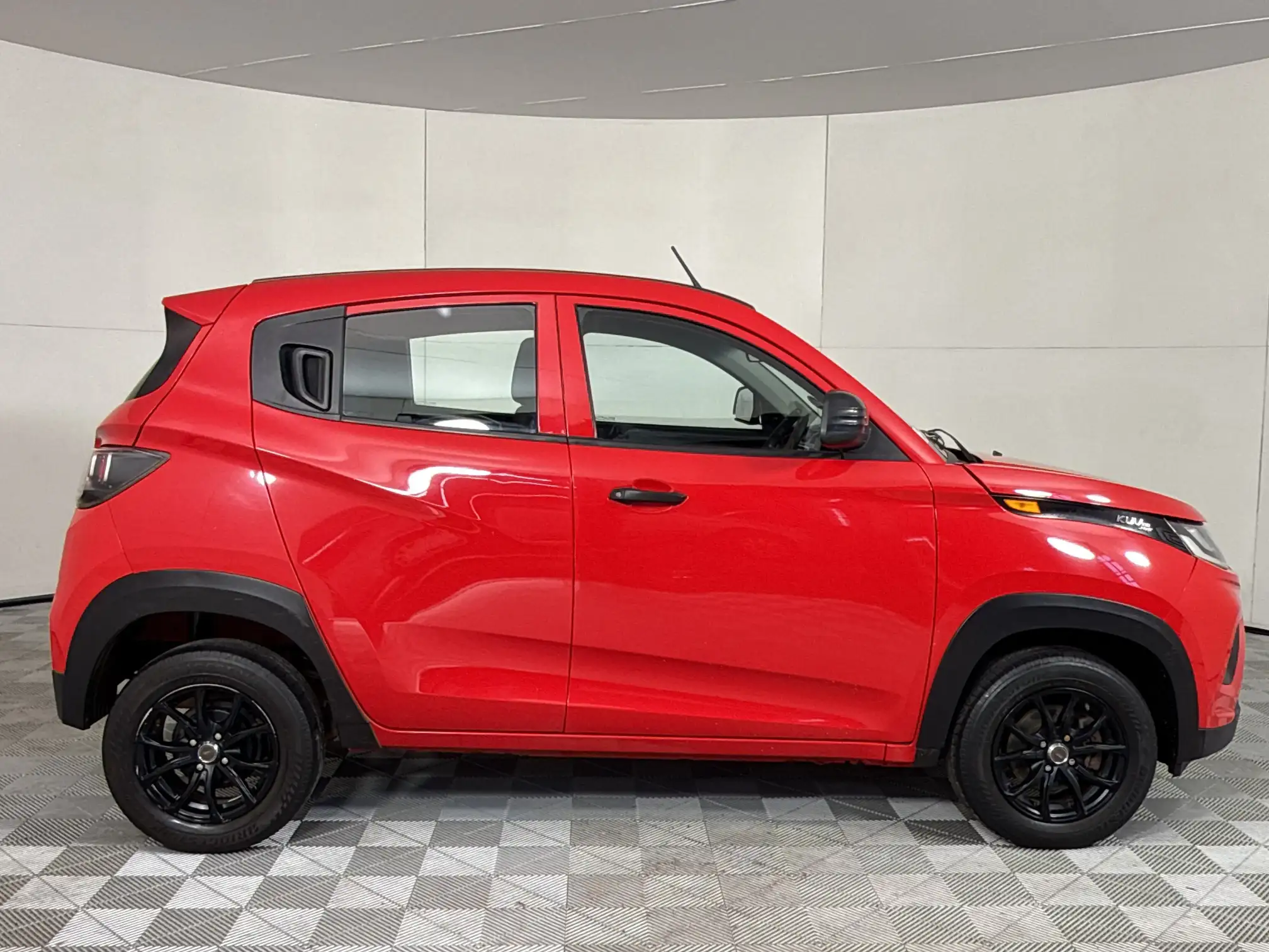 Mahindra KUV 100