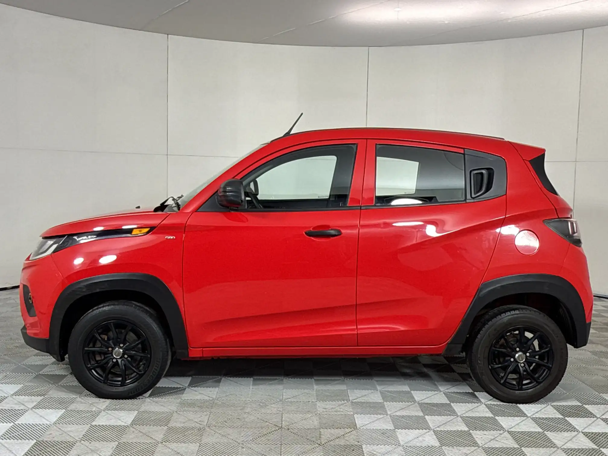 Mahindra KUV 100