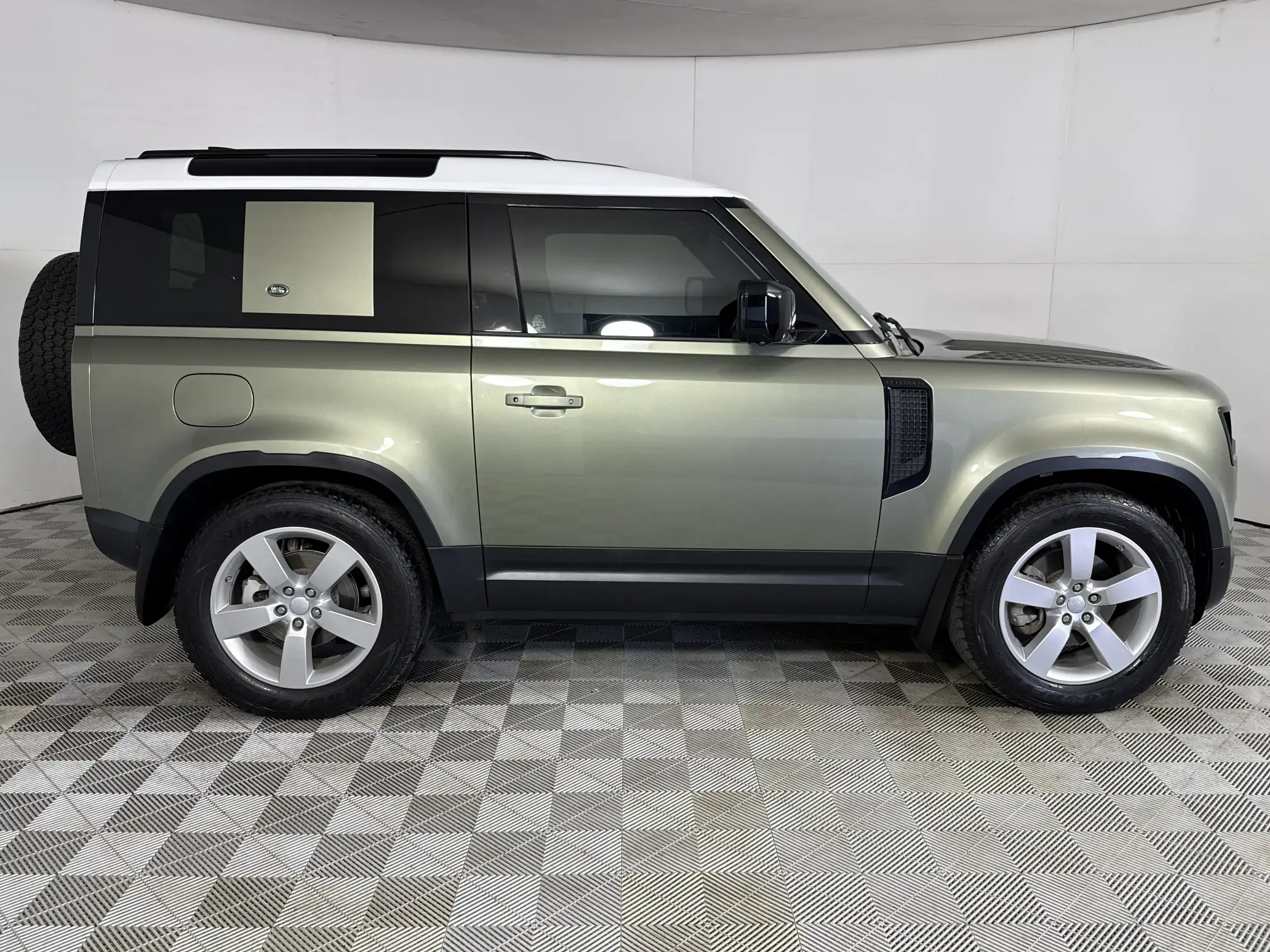 Land Rover Defender 90