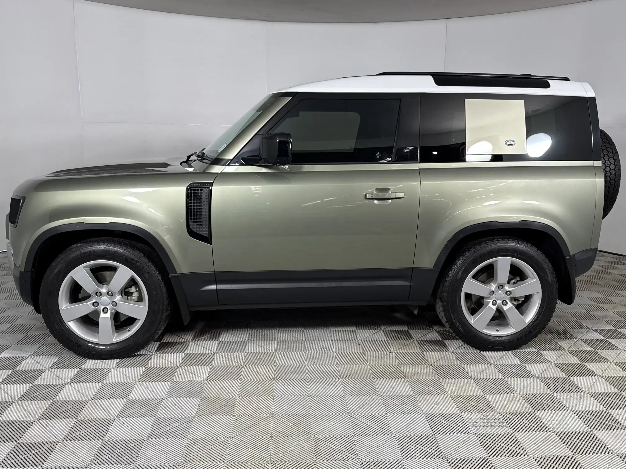Land Rover Defender 90