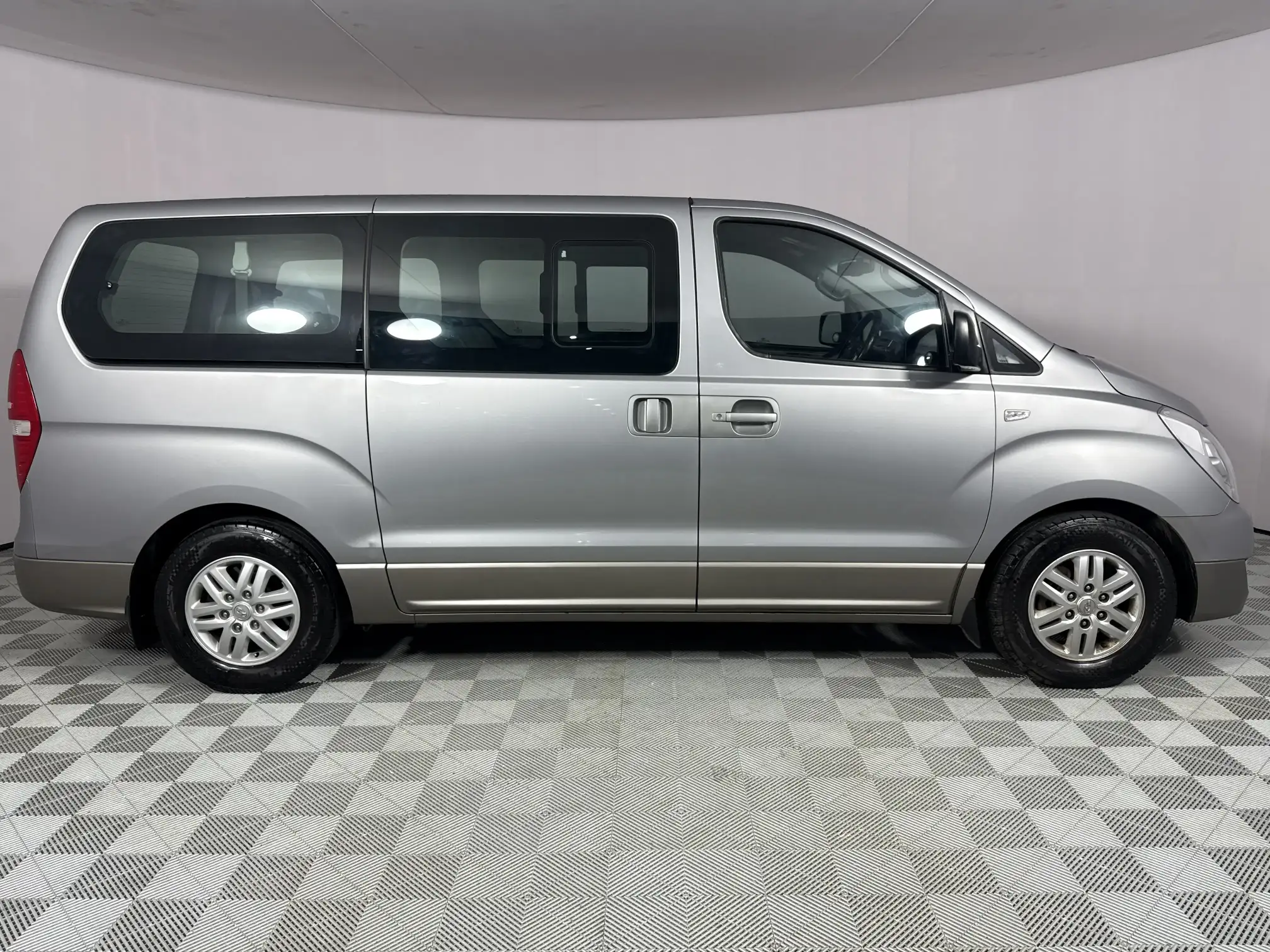 Hyundai H-1