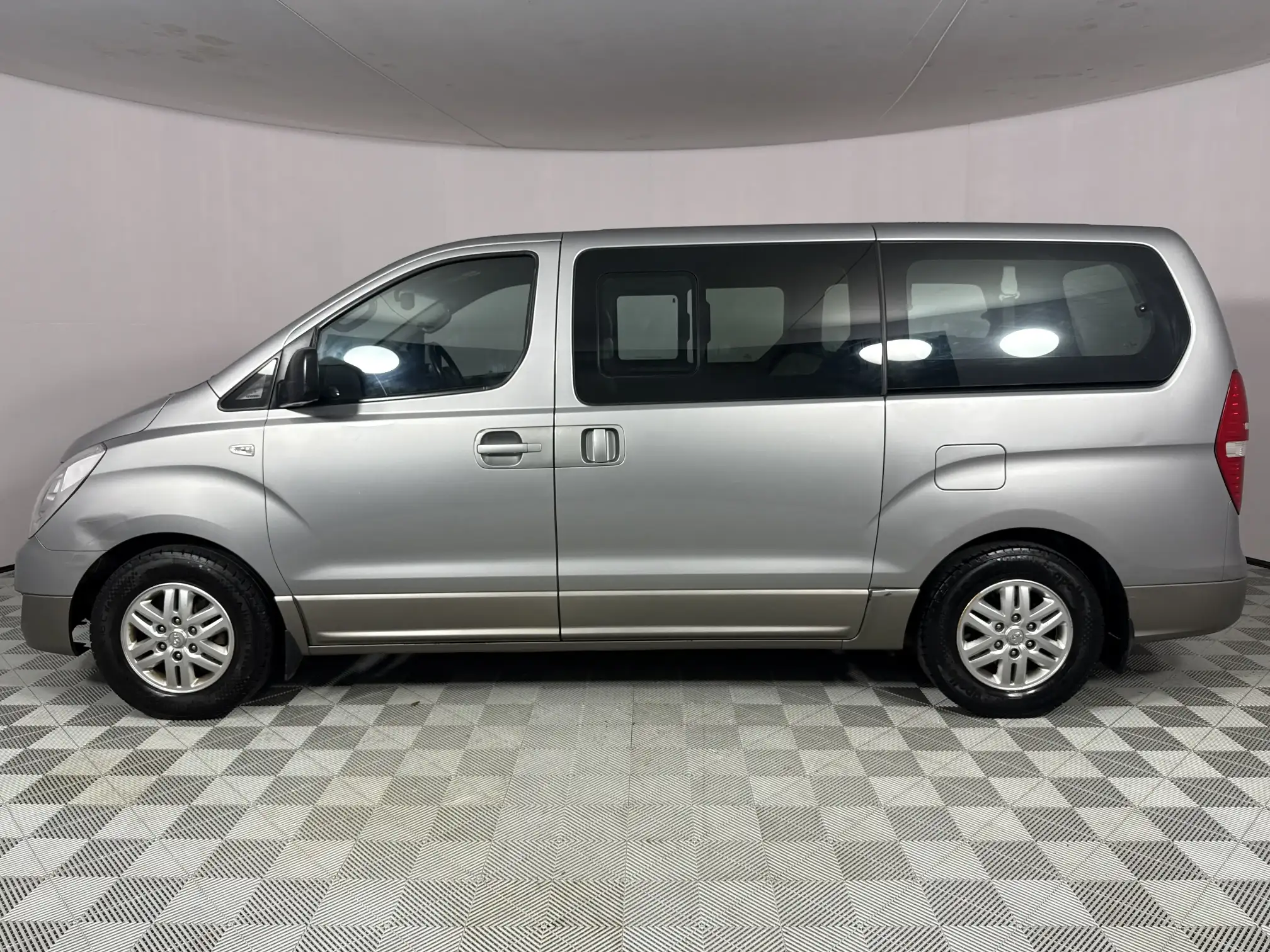 Hyundai H-1