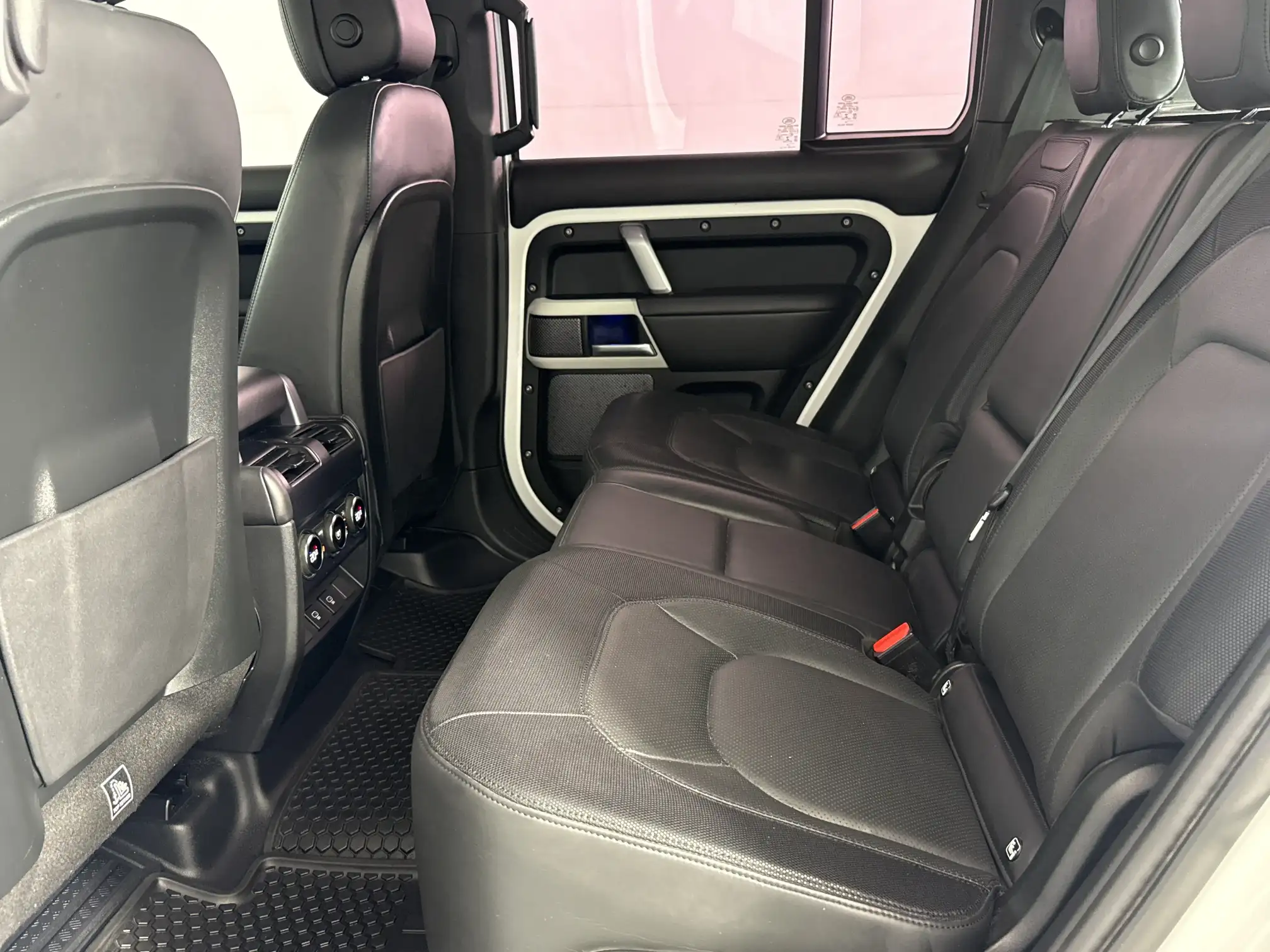 Land Rover Defender 110