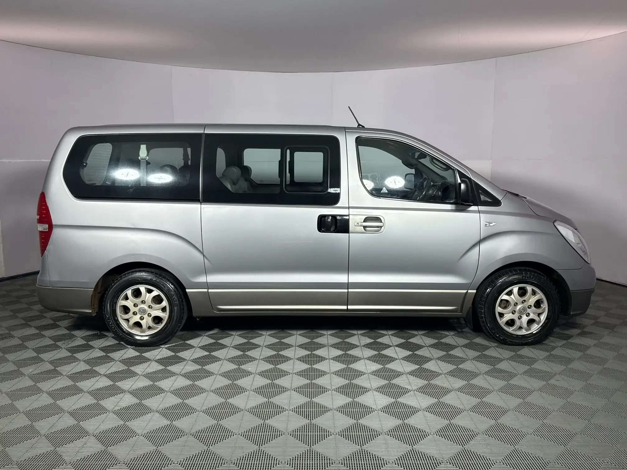 Hyundai H-1