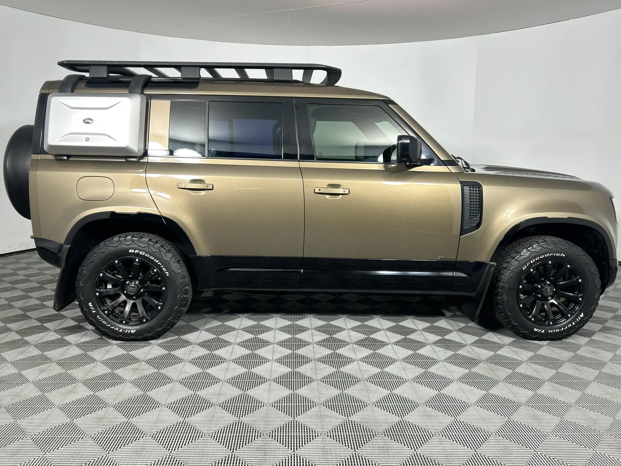 Land Rover Defender 110