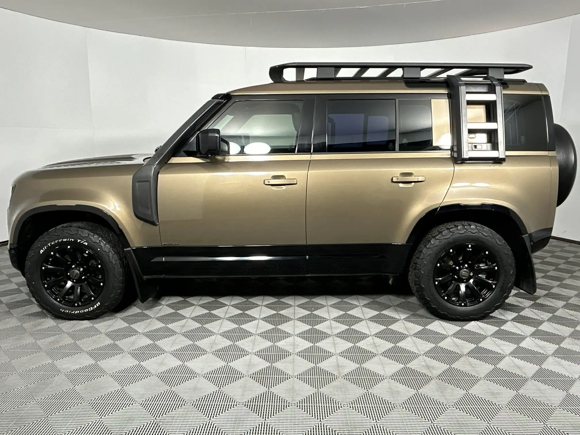 Land Rover Defender 110